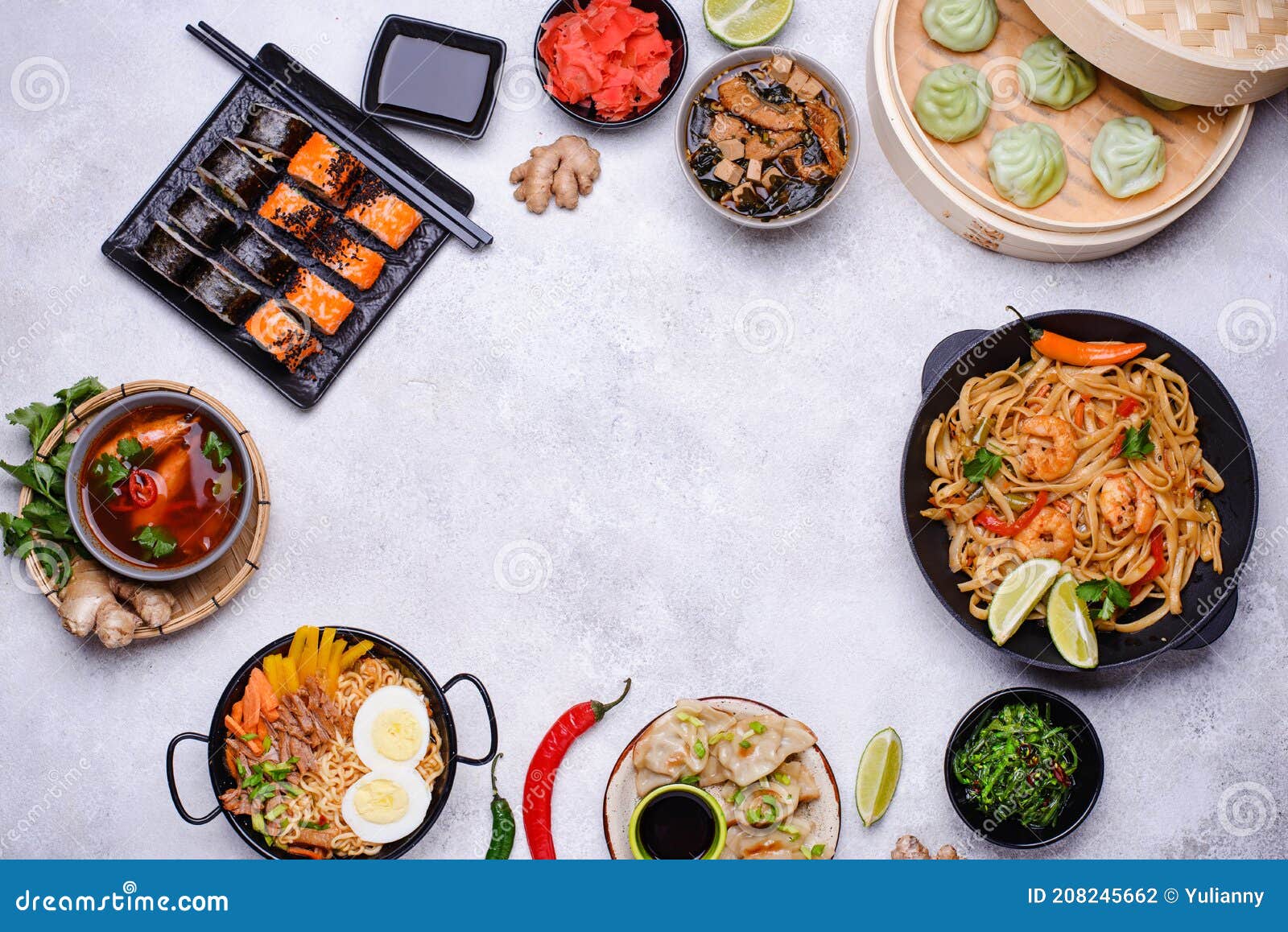Cibo Asiatico. Cucina Cinese Giapponese E Thai Fotografia Stock - Immagine  di concetto, bacchette: 208245662