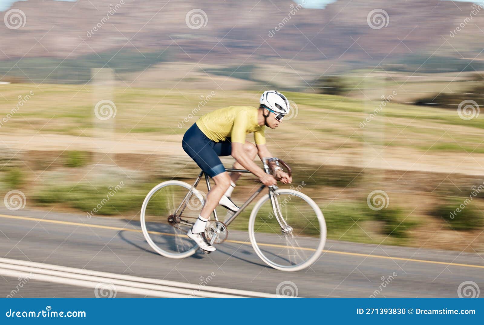 Ciclismo Fitness Y Hombre Con Bicicleta Sobre La Velocidad De La Carretera  Y Movimiento De Acción Borrosa De Ciclista Exterior Y C Foto de archivo -  Imagen de camino, persona: 271393830