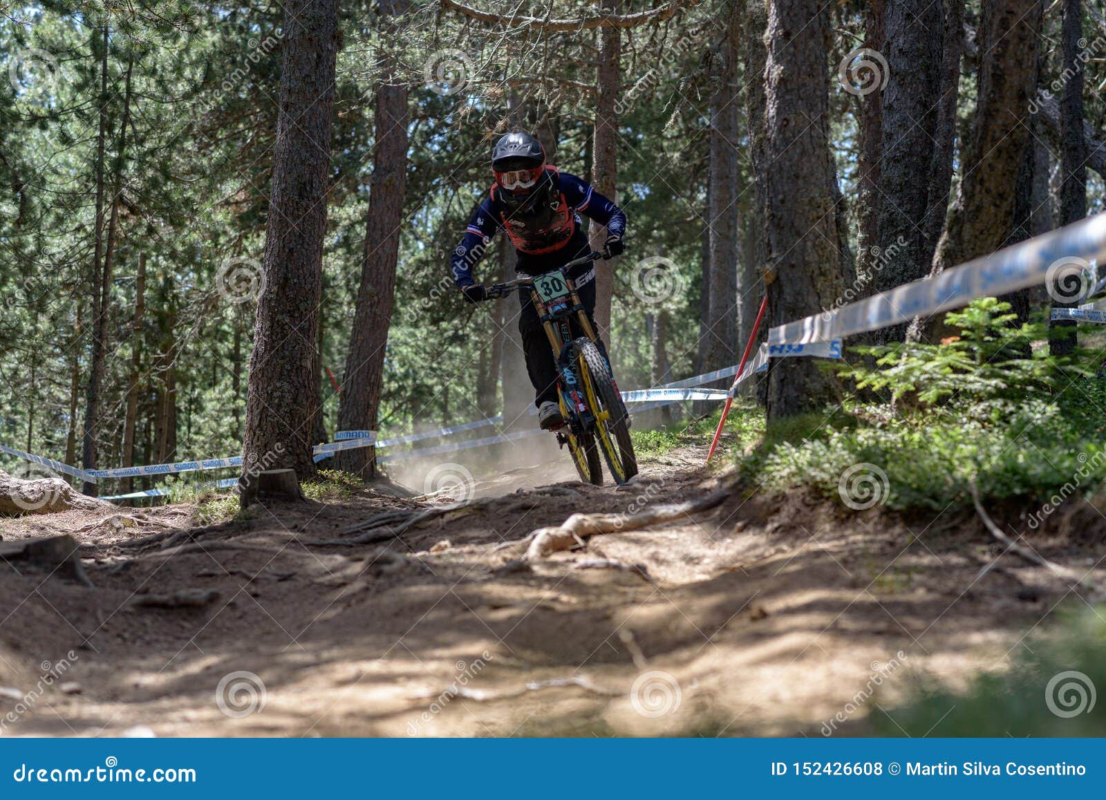 Ciclista No Campeonato Do Mundo 2019 De Mercedes Benz Uci Mtb Dhi Vallnord Andorra Em Julho 