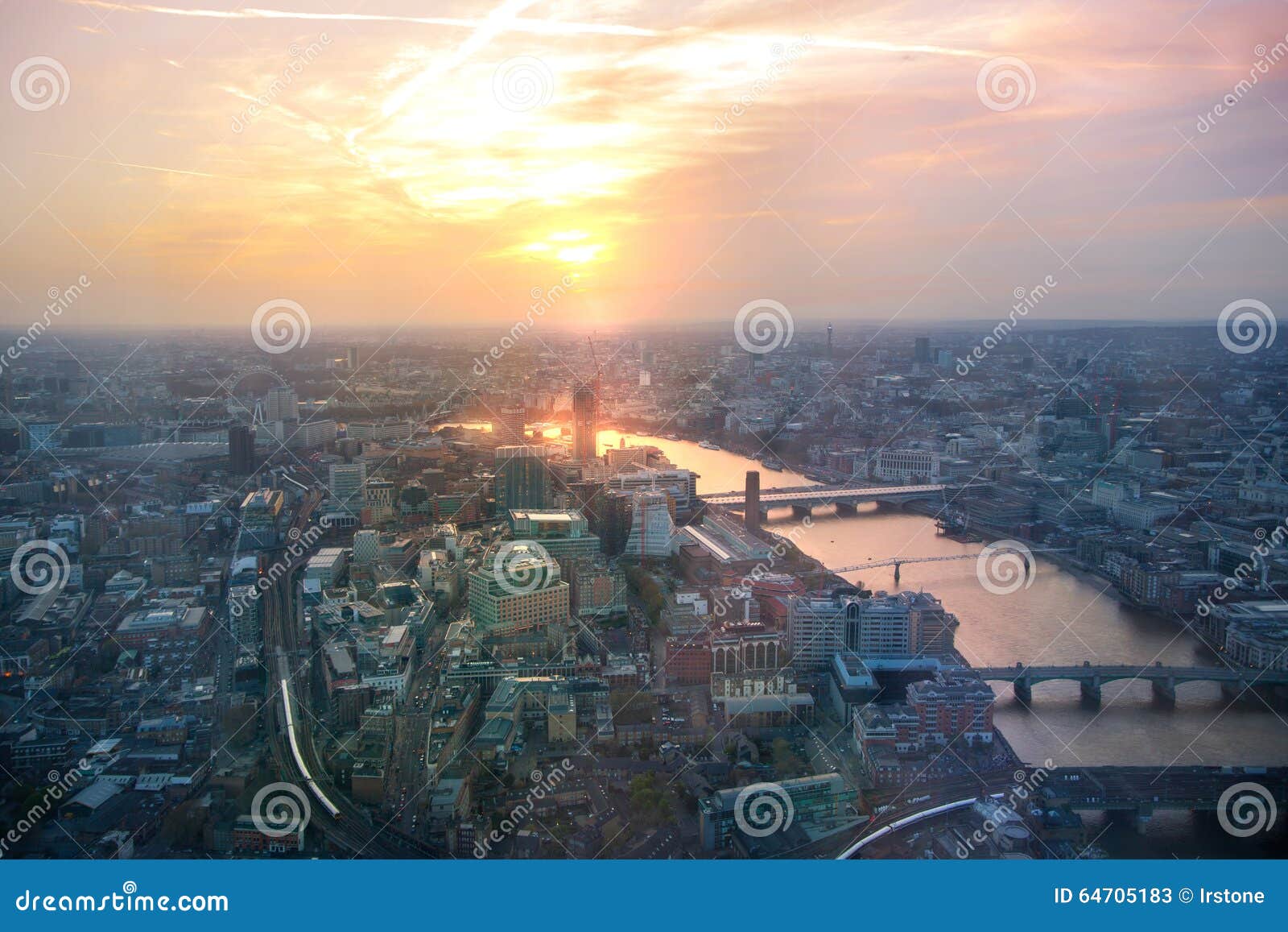 Cidade Do Panorama De Londres No Por Do Sol Rio Tamisa E Pontes Imagem