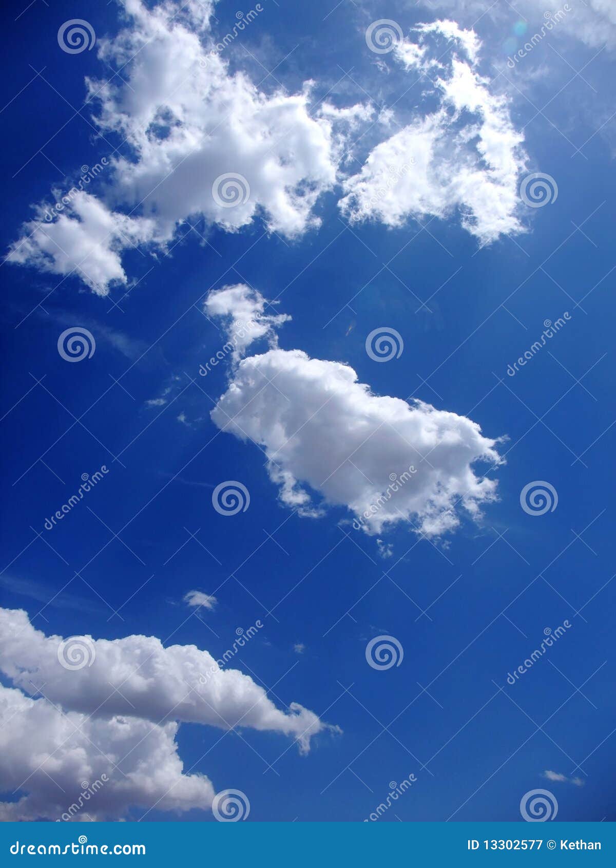 Ciel et nuages image stock. Image du nuageux, environnement - 13302577