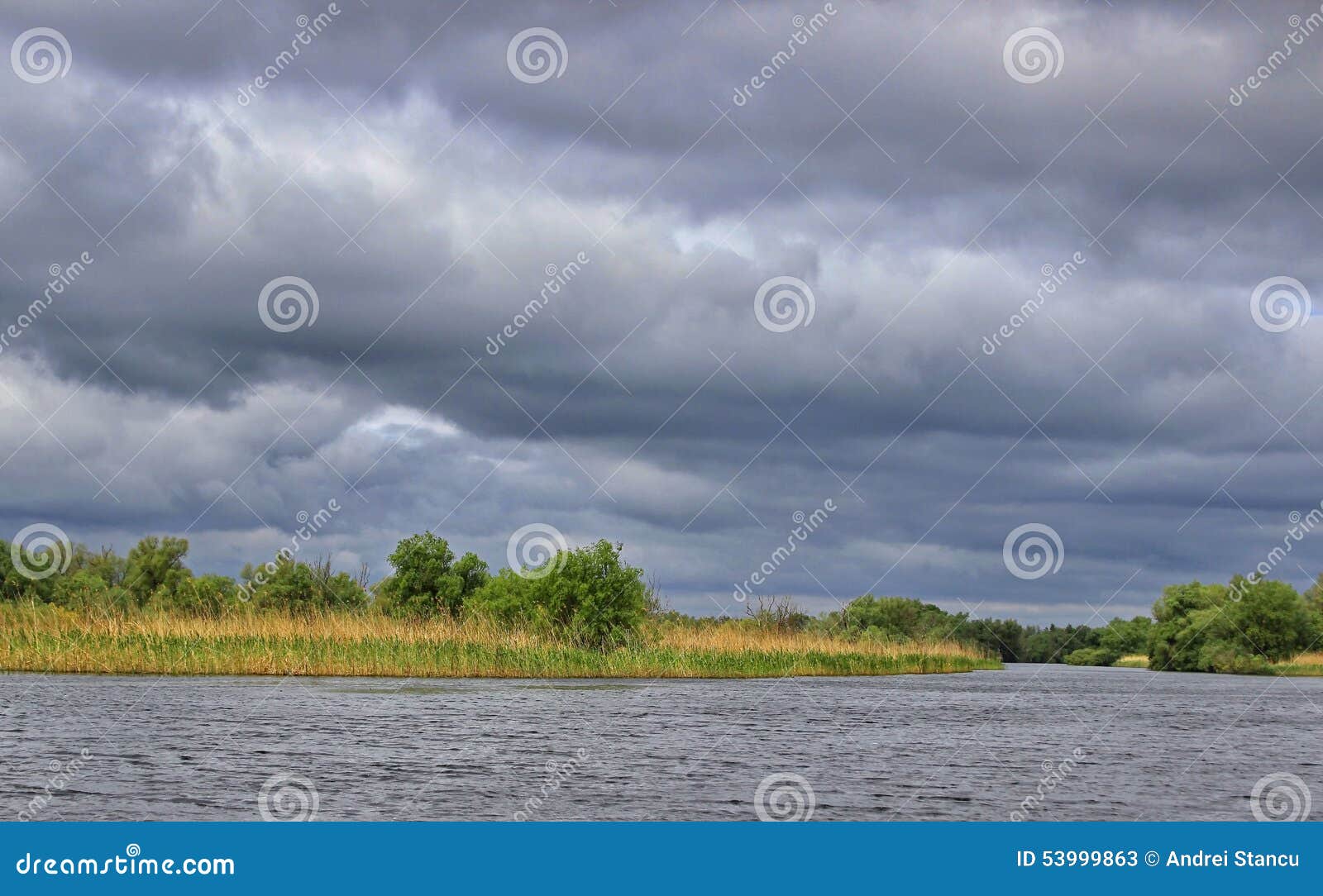 Ciel nuageux image stock. Image du ciel, nuage, orageux - 53999863