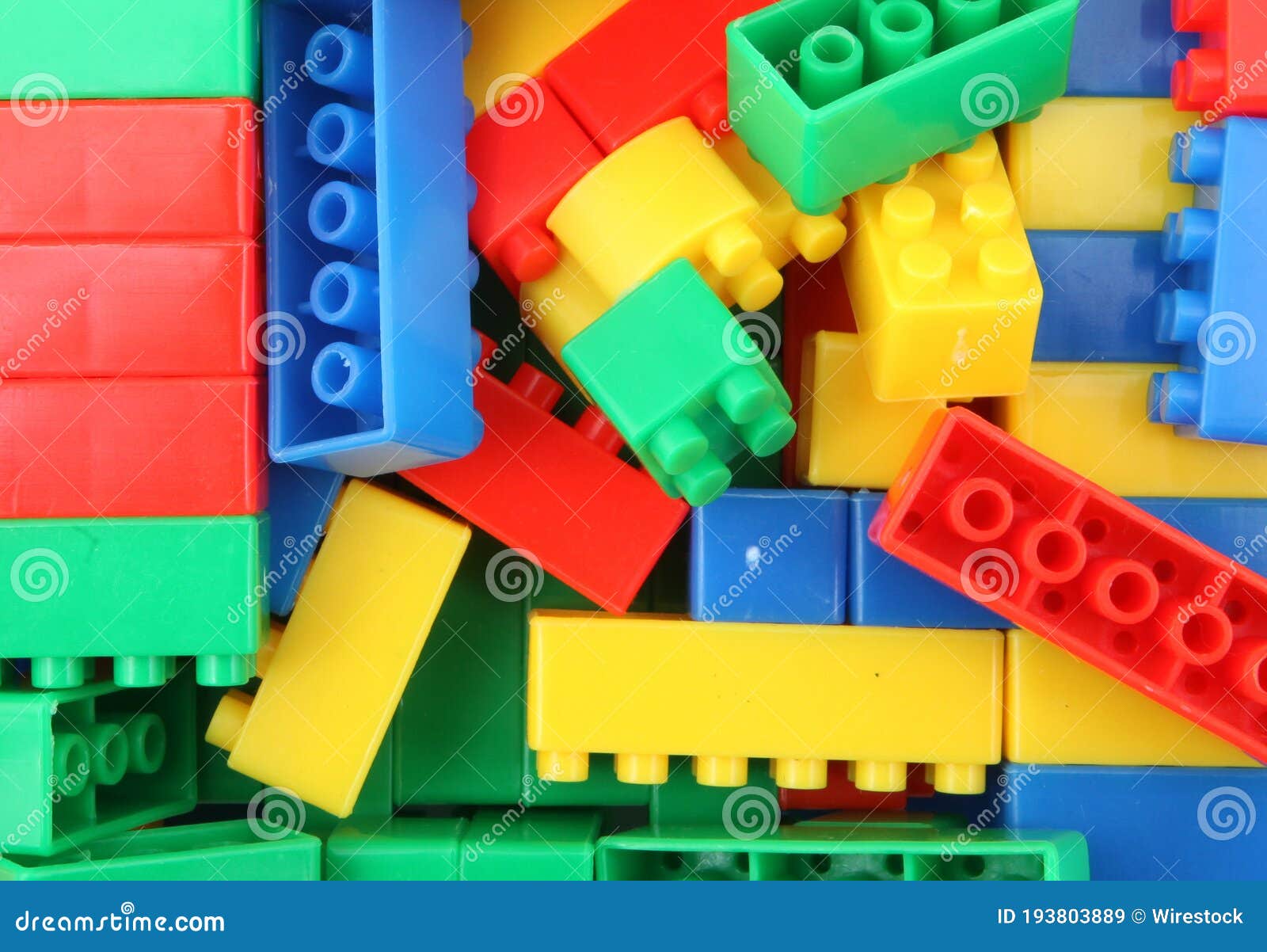 Cierre De Bloques De Construcción De Plástico Colorido Juguetes Para Niños de archivo - de amarillo, juguetes: 193803889