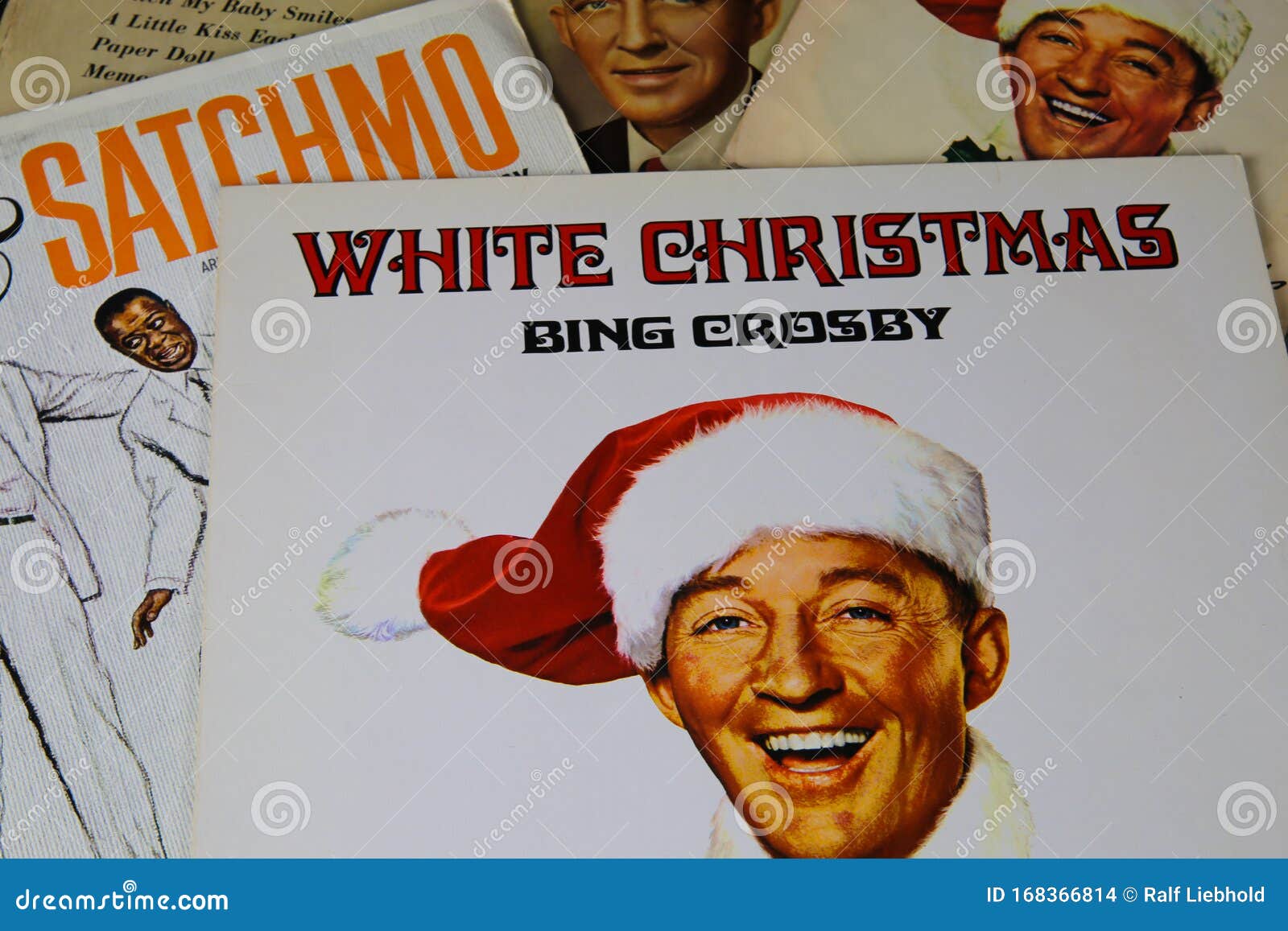 Cierre De Las Portadas Del álbum De Discos De Vinilo De Bing Crosby  Centrándose En La Navidad Blanca Imagen de archivo editorial - Imagen de  cubierta, navidad: 168366814