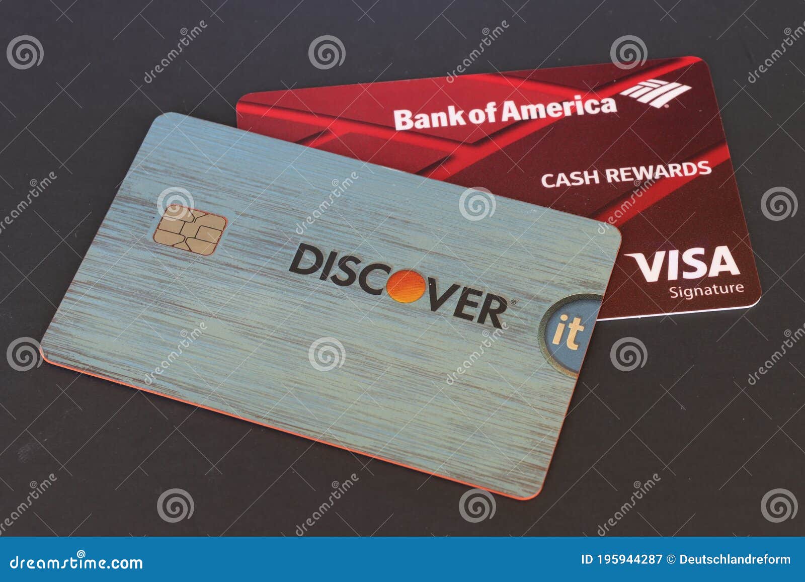 Cierre De Un Banco De América Y Una Tarjeta De Crédito Para Descubrir  Fotografía editorial - Imagen de tarjeta, capital: 195944287