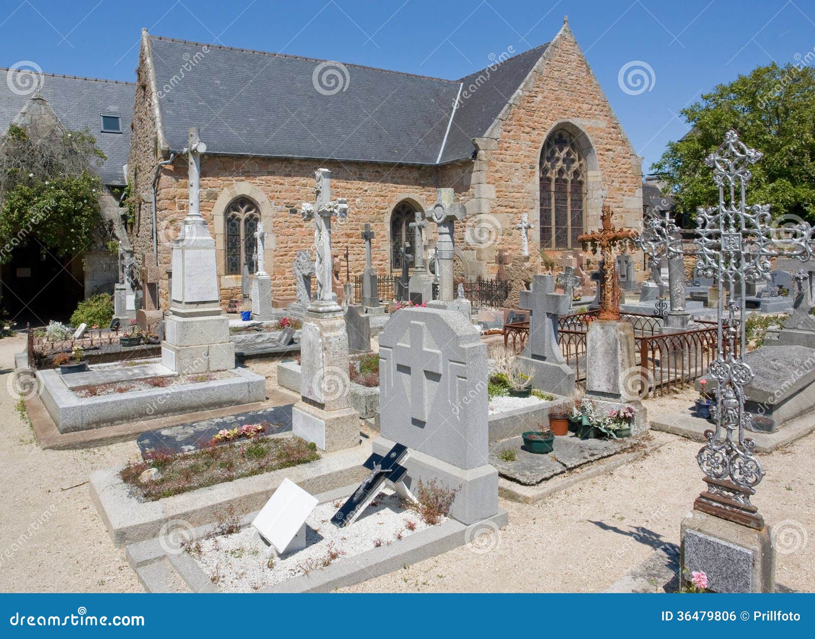 Cimetière breton photo stock. Image du cimetière, enterrement 36479806