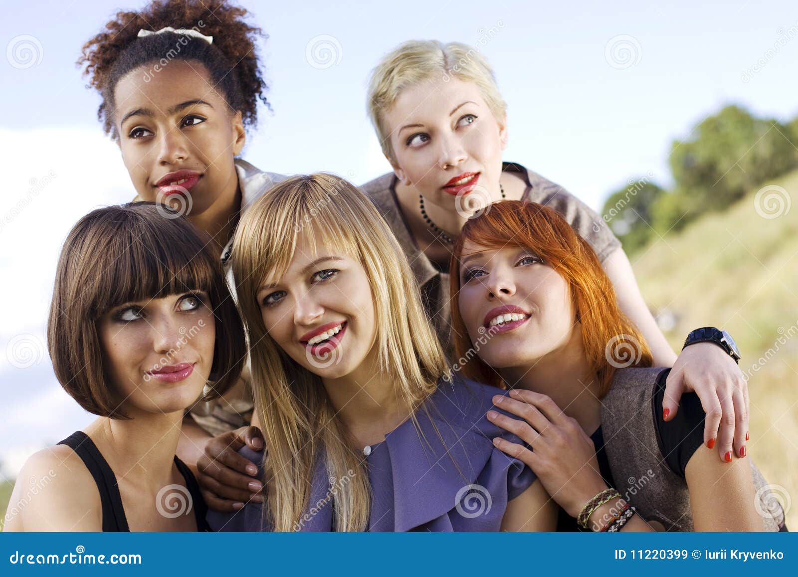 cinco meninas bonitas 11490027 Foto de stock no Vecteezy