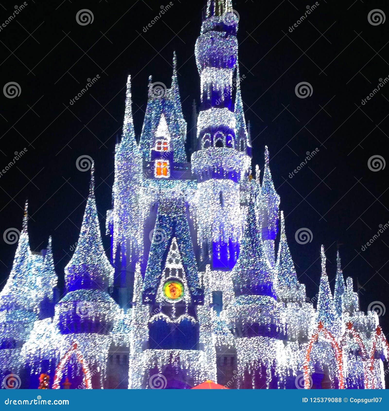 Cinderella Castle At Christmas Editorial Stock Photo Image Of Magic Kingdom 125379088