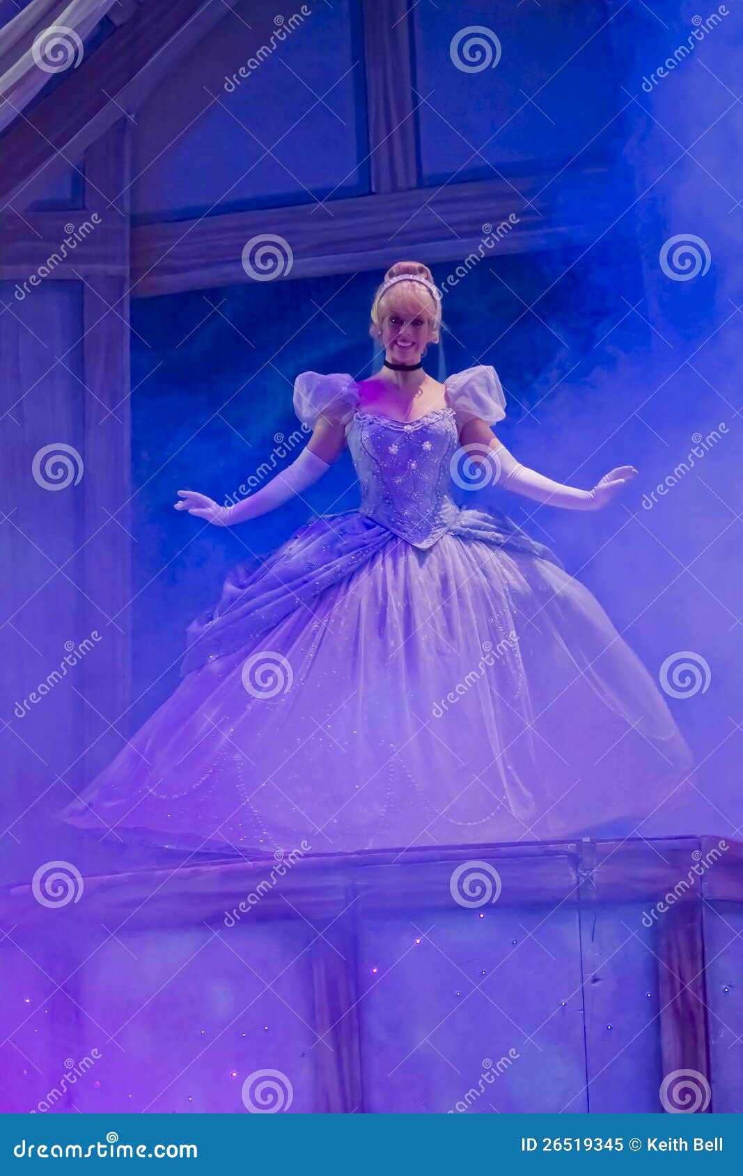 Cinderella En Vestido De Bola Imagen editorial - Imagen de bola, cuento ...