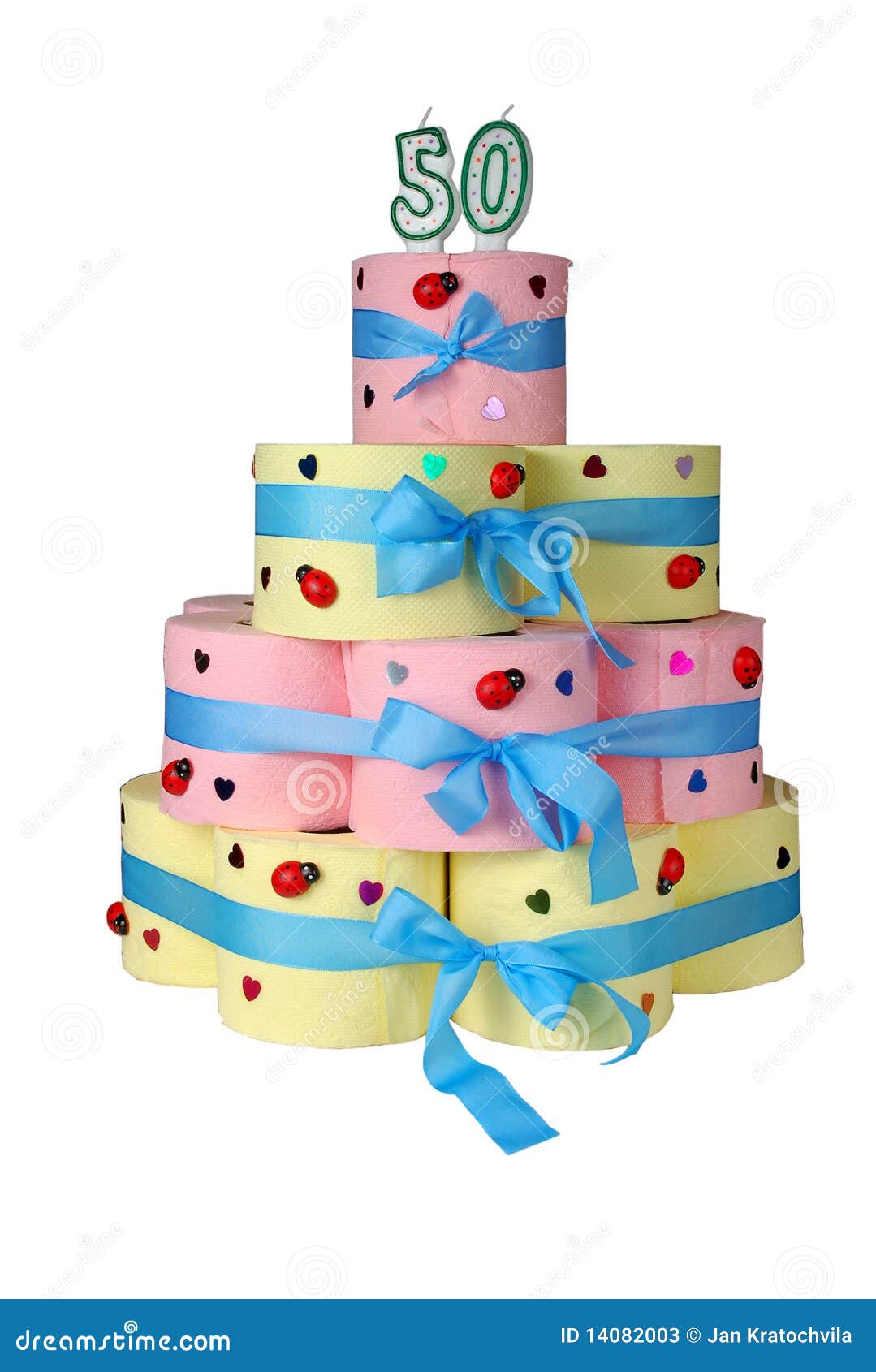 Cinquantieme Gateau D Anniversaire Effectue A Partir Du Papier Hygienique Image Stock Image Du Coeur Bougies
