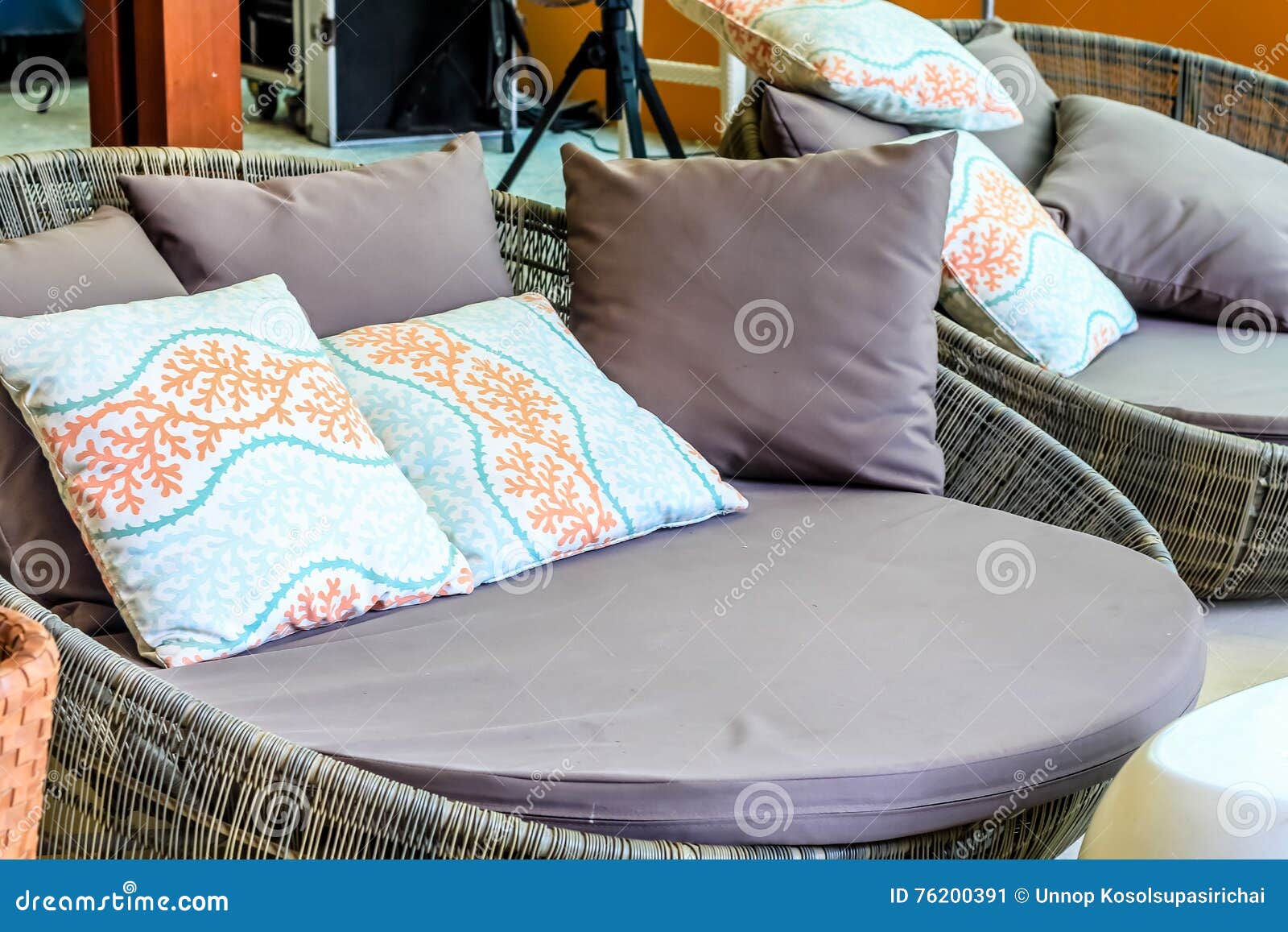 Circle Couch Chairs/round Chairs and Pillows for Relaxing Vacation