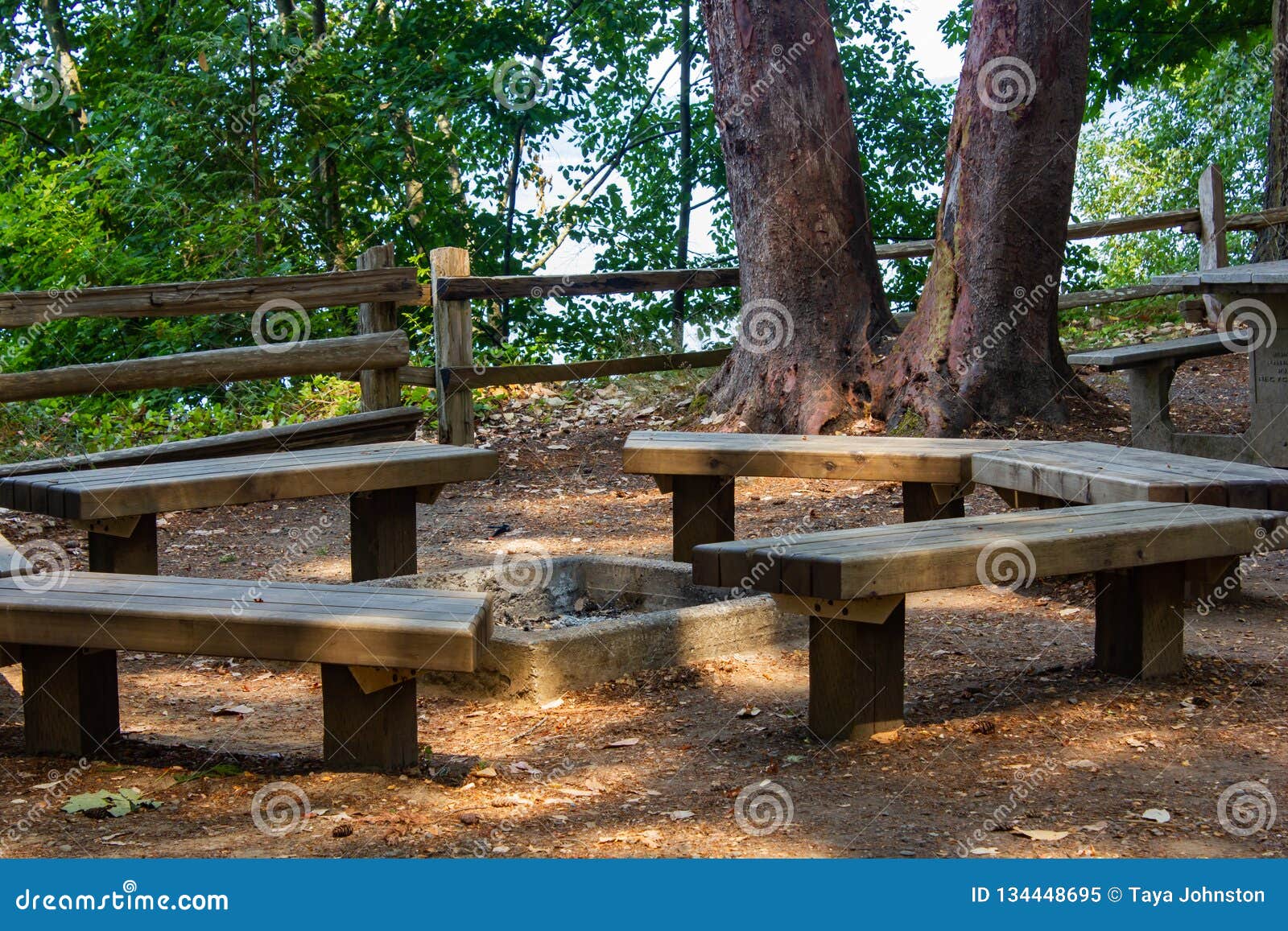 Circular Grouping Of Benches Around Fire Pit Stock Image Image