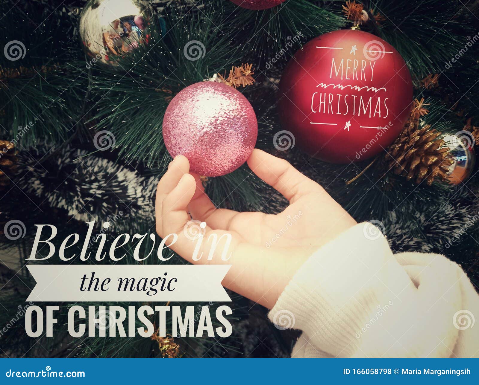 Citação De Natal Inspiradora - Acredite Na Magia Do Natal Feliz Natal Saudando Texto Ou Citação Sobre a Bola Vermelha Do Natal Pe Foto de Stock - Imagem de natal, presente: 166058798 Citação De Natal Inspiradora - Acredite Na Magia Do Natal Feliz Natal Saudando Texto Ou Citação Sobre a Bola Vermelha Do Natal Pe Foto de Stock - Imagem de natal, presente: 166058798