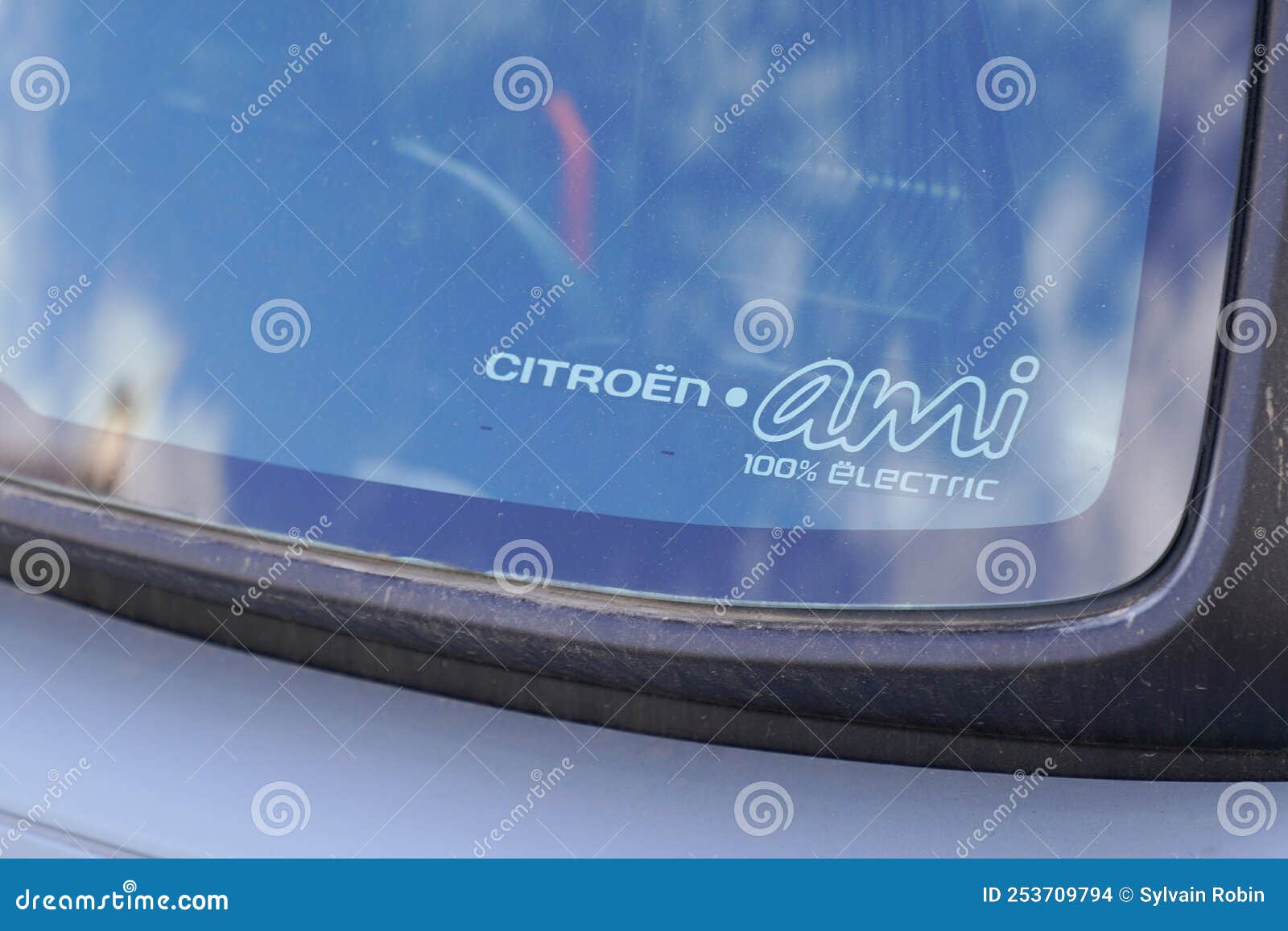 Citroen Ami French Ev Auto Elettrica Mini Cubo Su Ruote Veicolo Immagine  Stock Editoriale - Immagine di automobilista, natalia: 253709794