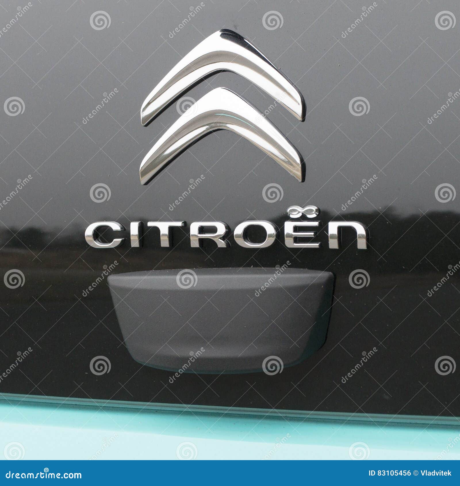 Logo Citroen C1 Signe Et Marque Sur La Face Avant Voiture Dans La Boutique  Image stock éditorial - Image du croisement, europa: 223155799