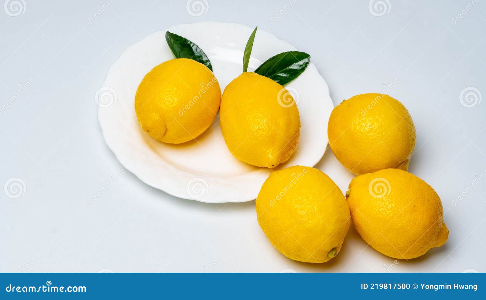 Citron Avec Un Goût Frais Et Agrumes Comme Une Perle Jaune