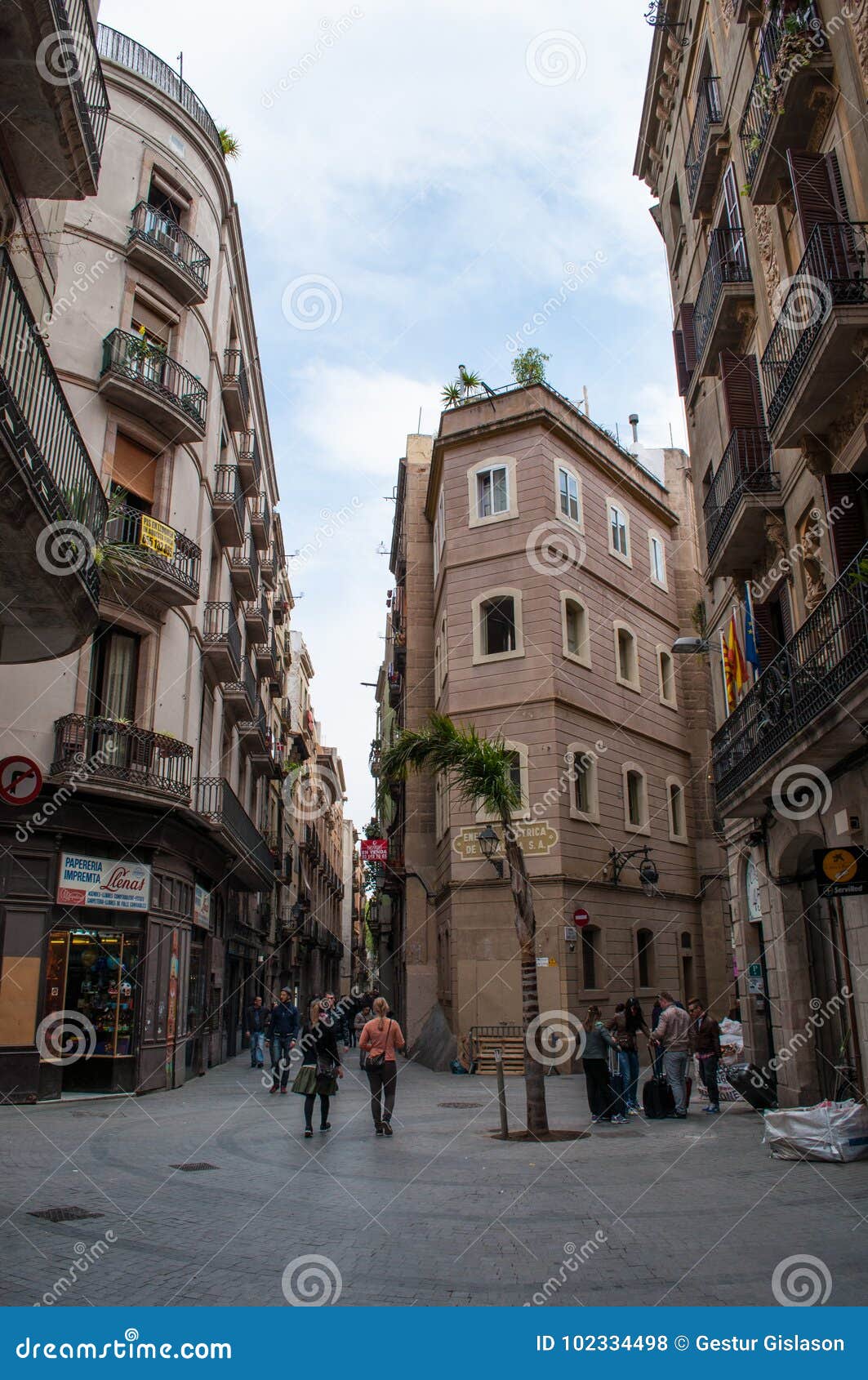 pic Barcelona City Streets https www dreamstime com city barcelona spain april crossroads narrow streets tourists walking around image102334498