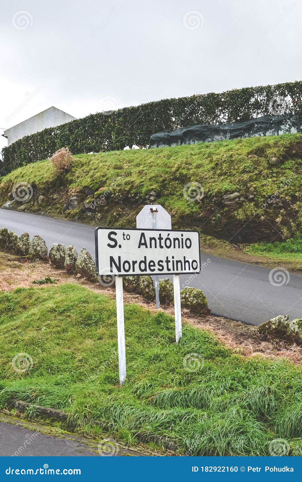 fløde stege MP City Sign Santo Antonio De Nordestinho in Sao Miguel Island, Azores,  Portugal. Rural Road on the Hill, Green Grass Stock Photo - Image of  countryside, asphalt: 182922160