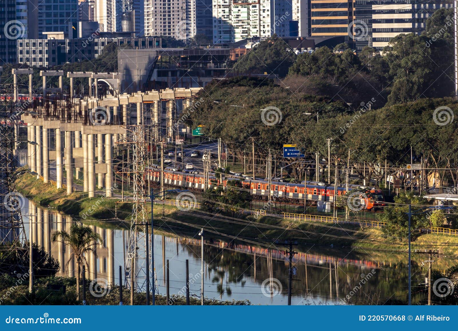 city skyline, with marginal avenue and pinheiros river