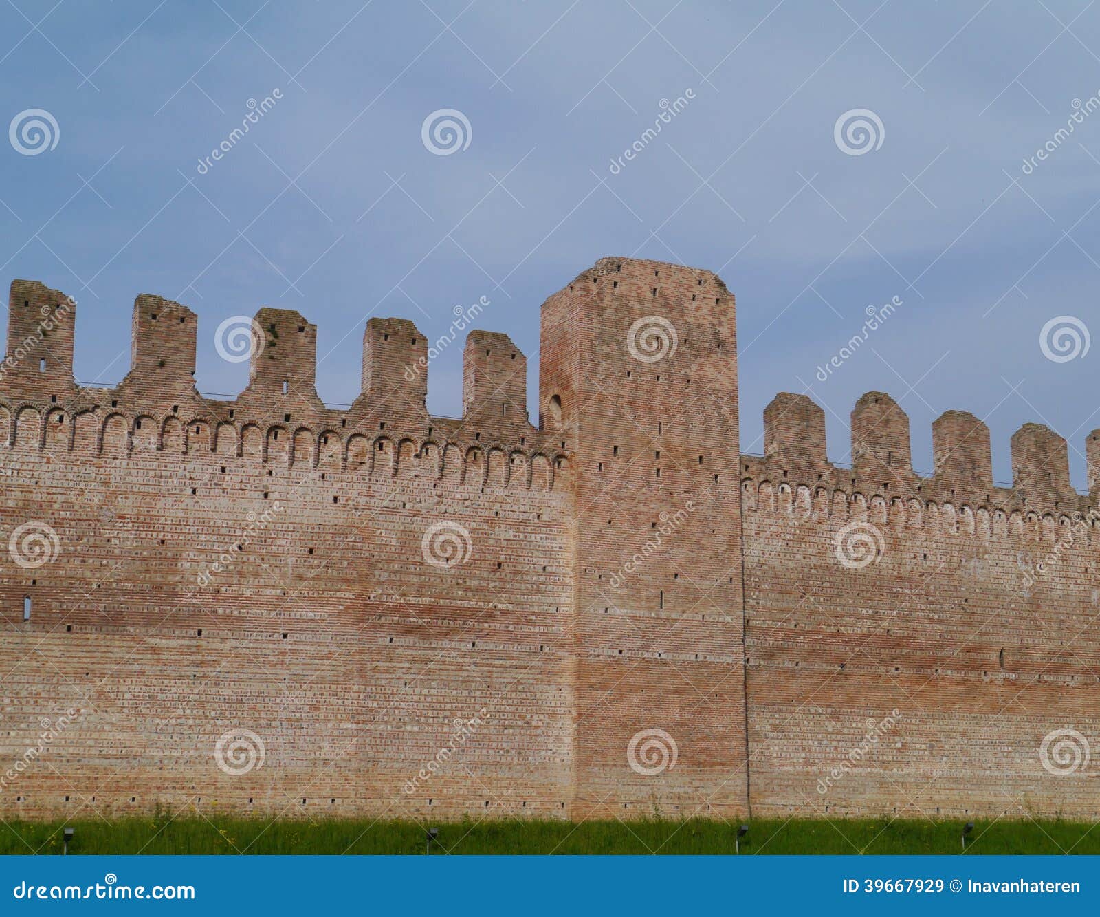 the city wall of cittadella in italy