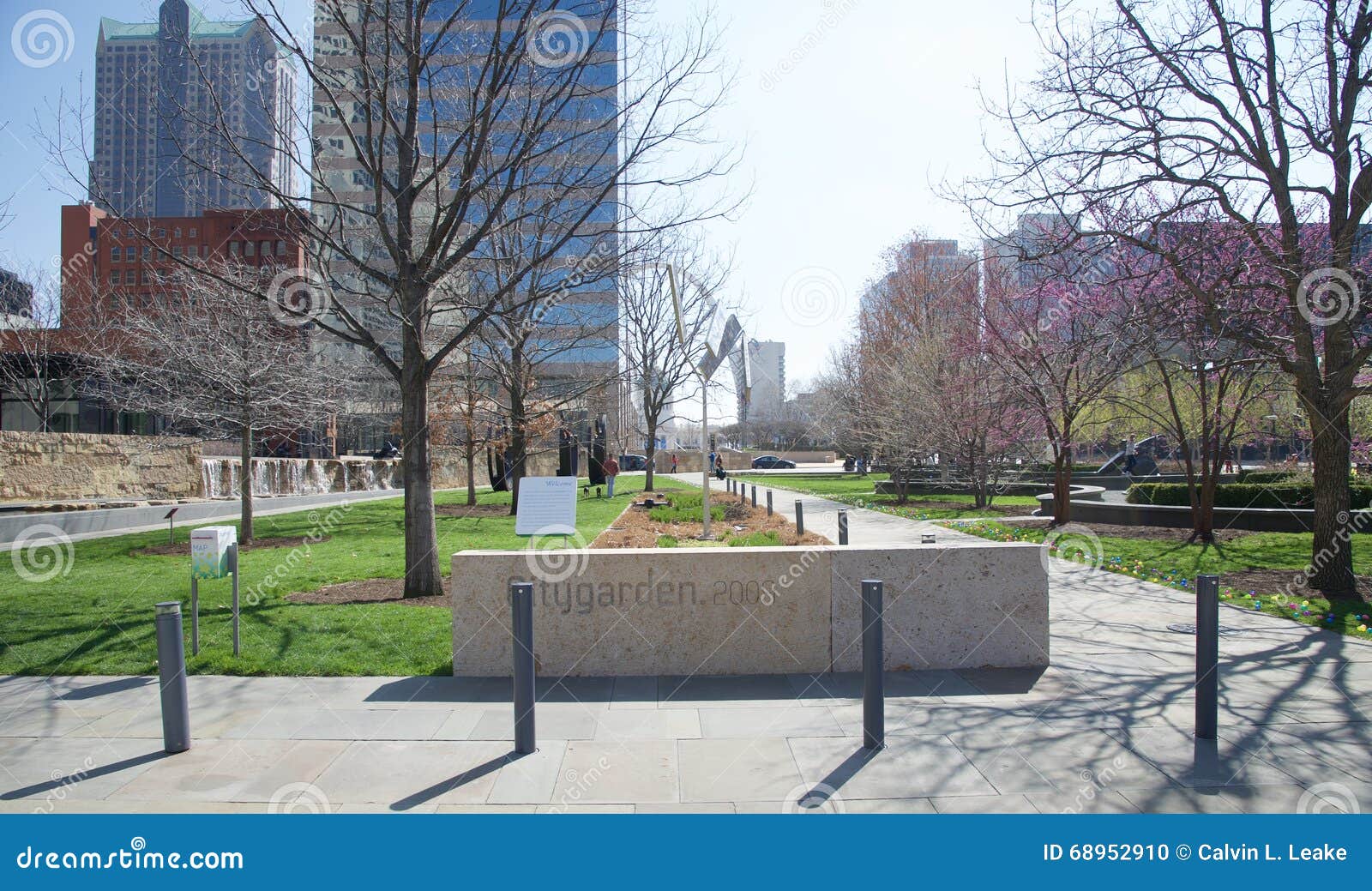 Citygarden Park, Downtown St. Louis, Missouri. Editorial Image - Image of field, louis: 68952910