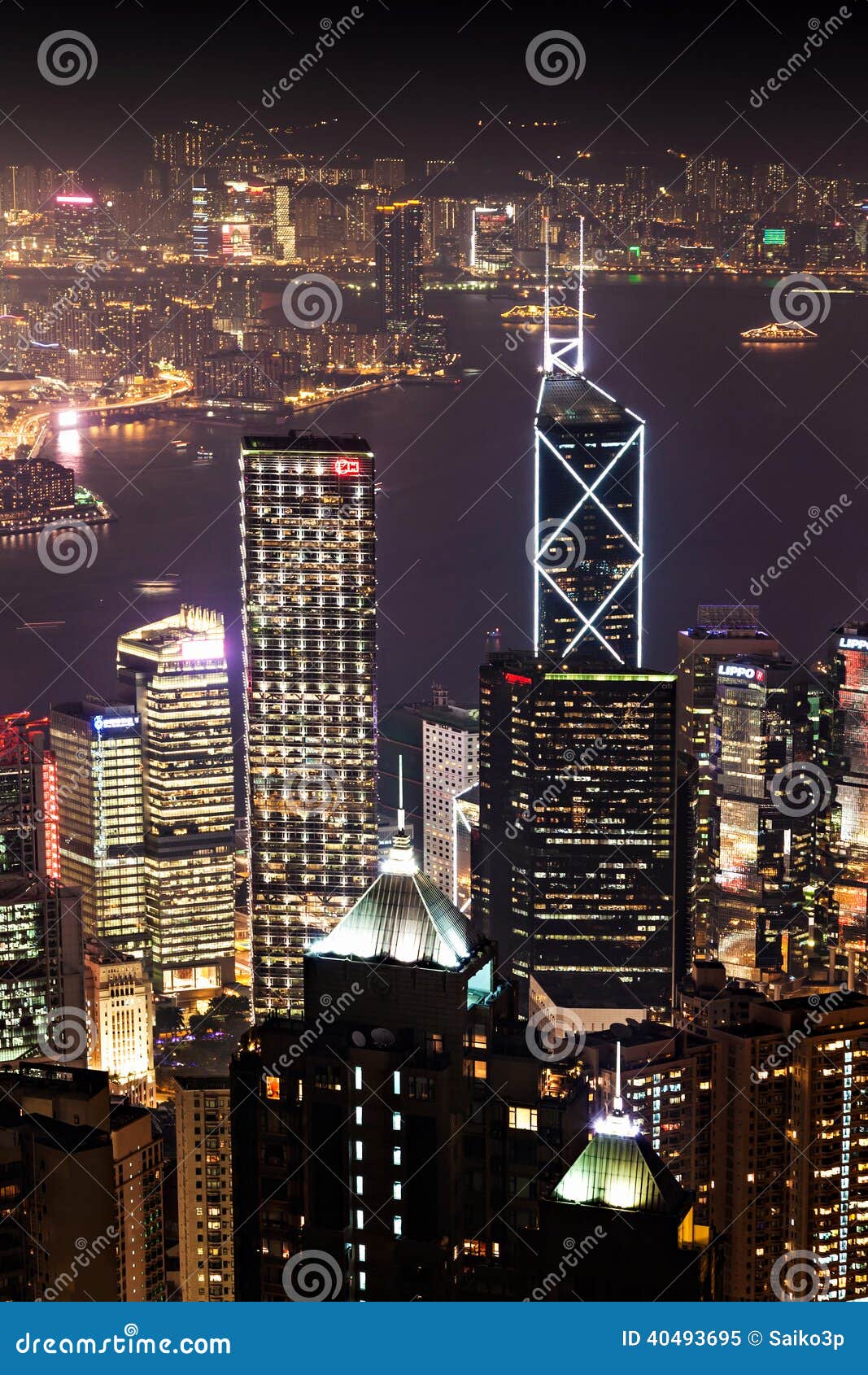 Cityscape van Hongkong. HONG KONG - FEBRUARI 22: Cityscape van Hong Kong-eiland van Victoria-piek op 22 Februari, 2013 De haven van Victoria is wereldberoemd voor zijn overweldigende panoramische nachtmening en horizon
