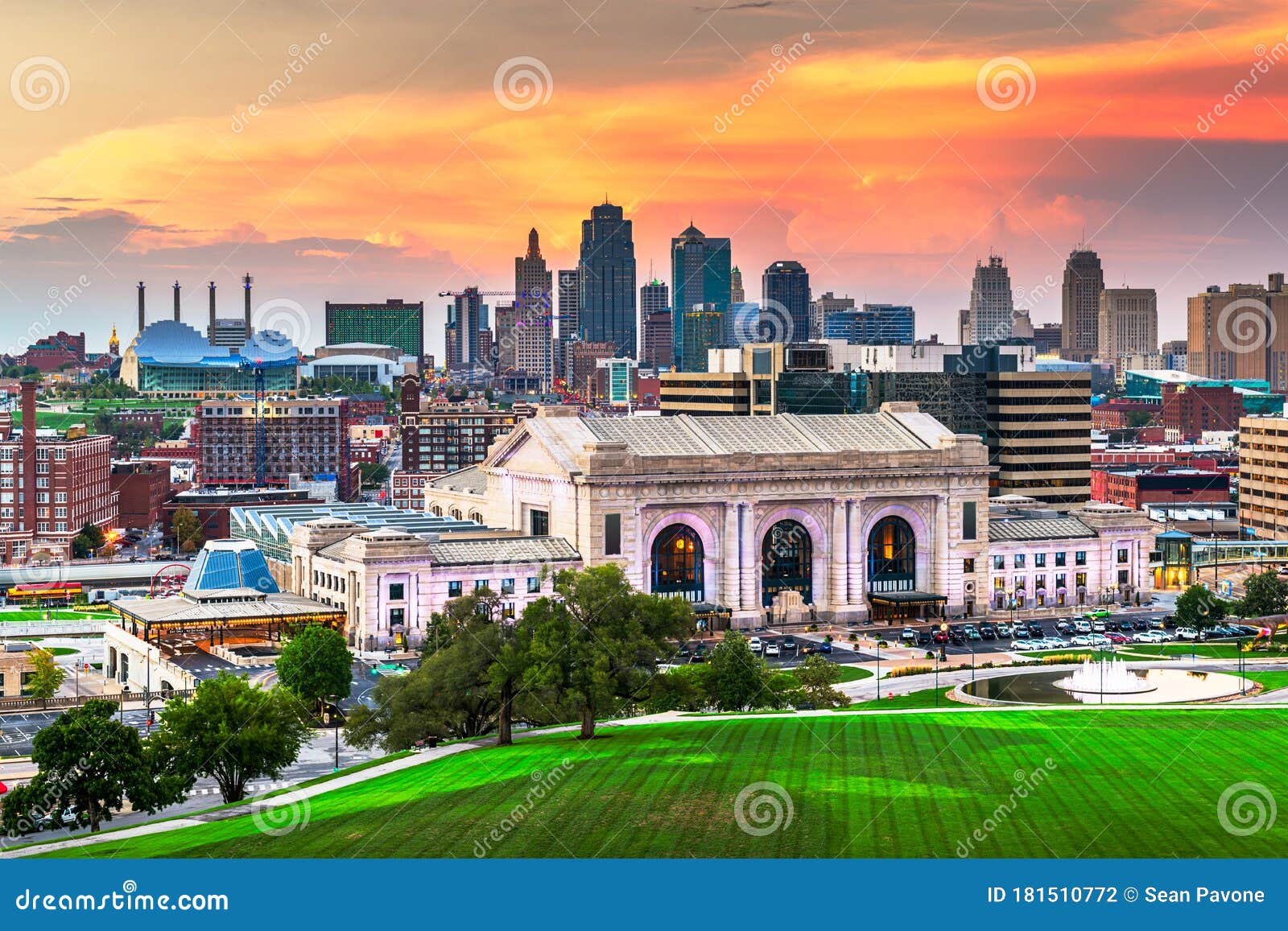 Ciudad De Kansas, Missouri Usa, Centro De La Ciudad Foto de archivo -  Imagen de paisaje, cityscape: 181510772, image size:1600x1157