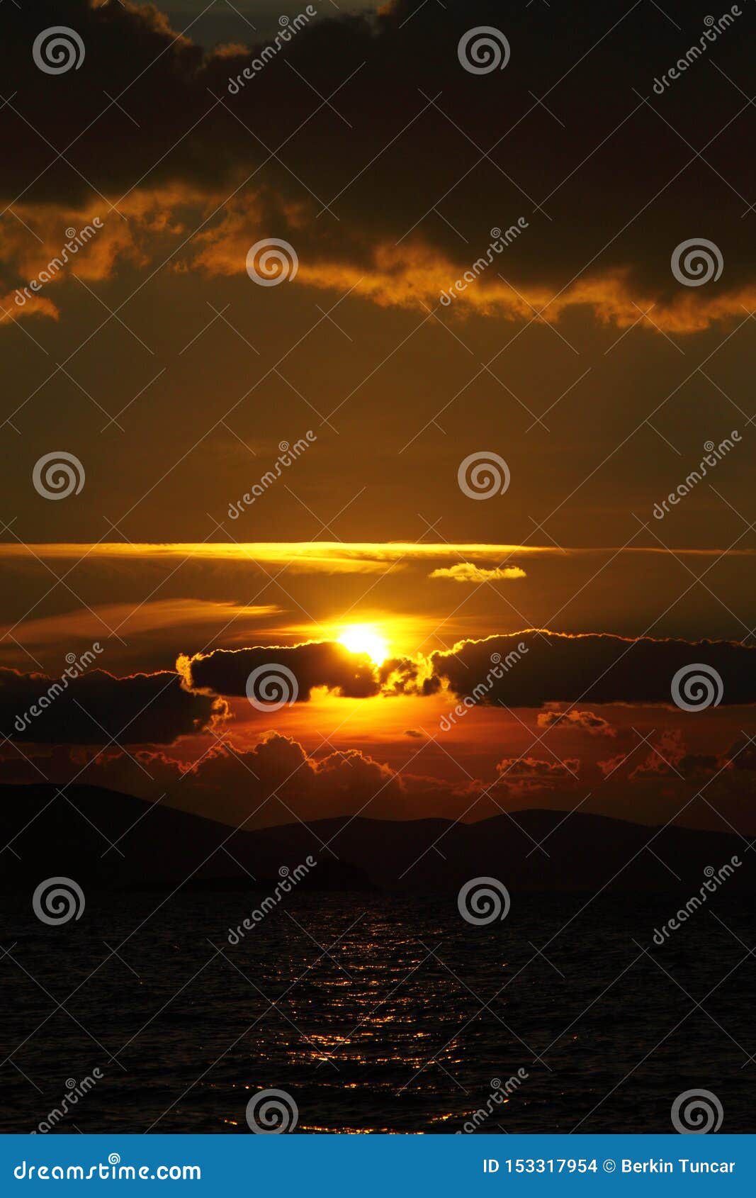 Ciudad De La Playa De Bodrum Y De Puestas Del Sol Espectaculares Foto