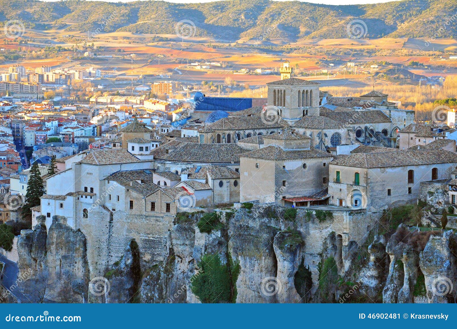 Magistrado un poco liebre Ciudad Vieja De Cuenca, España Imagen de archivo - Imagen de viejo,  azulejo: 46902481