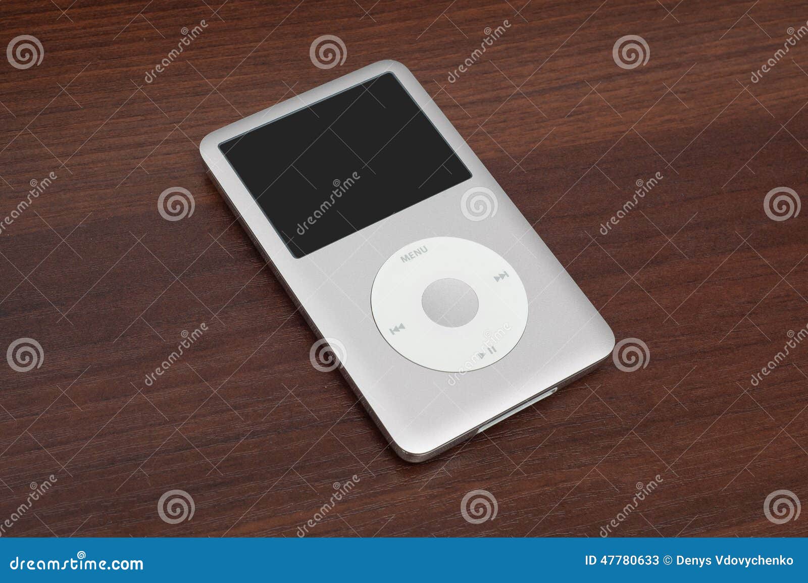 Sou muito fã da Apple, desde o meu primeiro iPod e iPhone. Comecei pelo  iPhone 3GS, mas o perdi em 2010. Ganhei um iPod de 4g, e achei um grande de  80g., image size:1600x1155