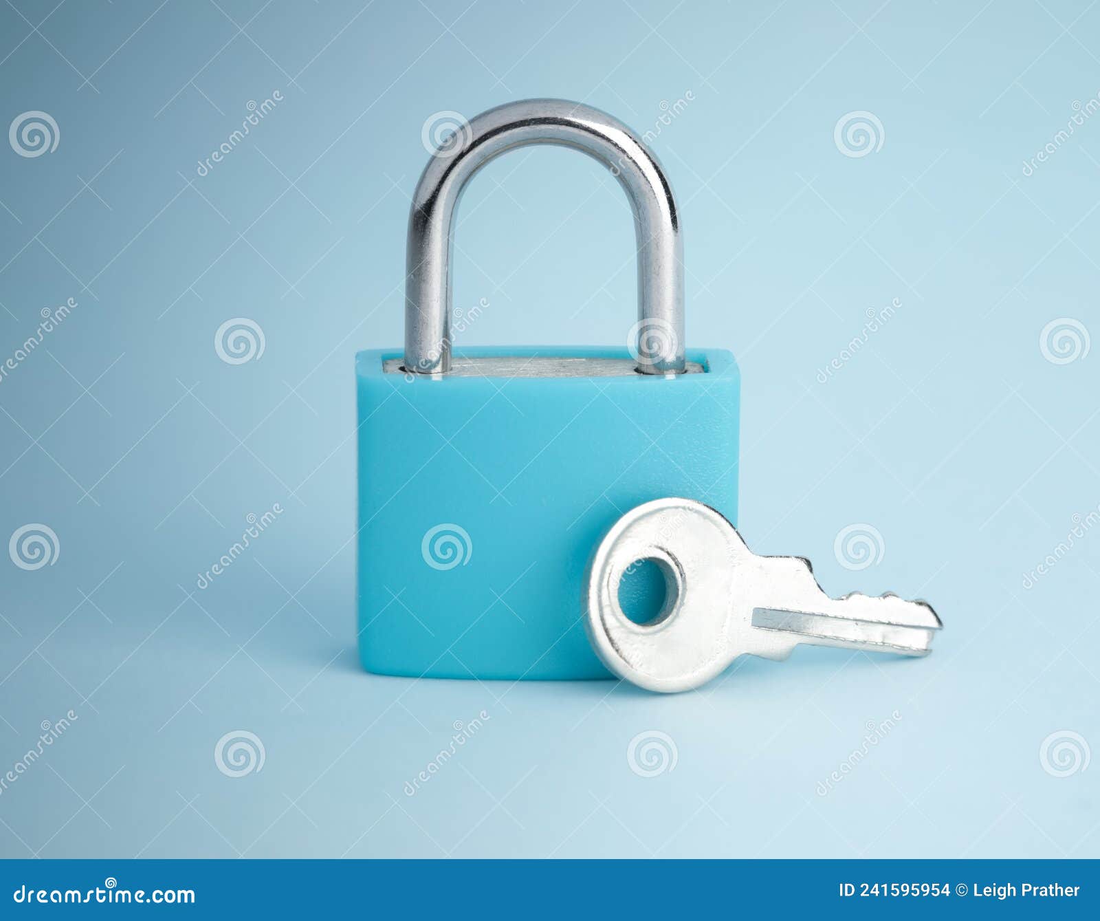 Clé Simple. Petit Cadenas Avec Petite Clé Brillante. Cryptage Des Données  D'entreprise Sécurité De La Maison Ou Autre Métaphore De Photo stock -  Image du accès, verrouillé: 241595954