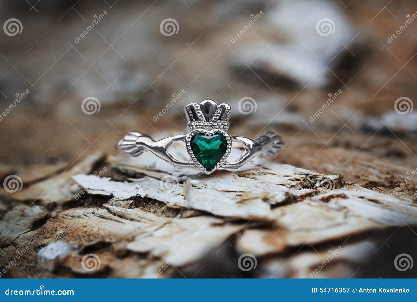 claddagh ring with emerald heart