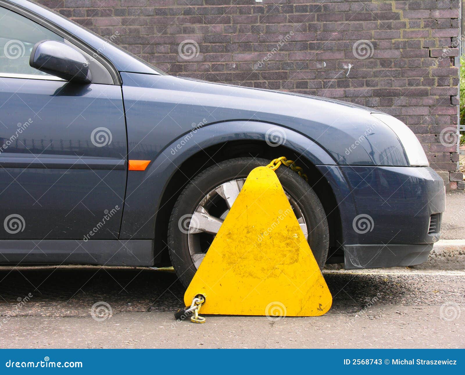 Clamped wheel stock image. Image of offence, symbol, yellow 2568743