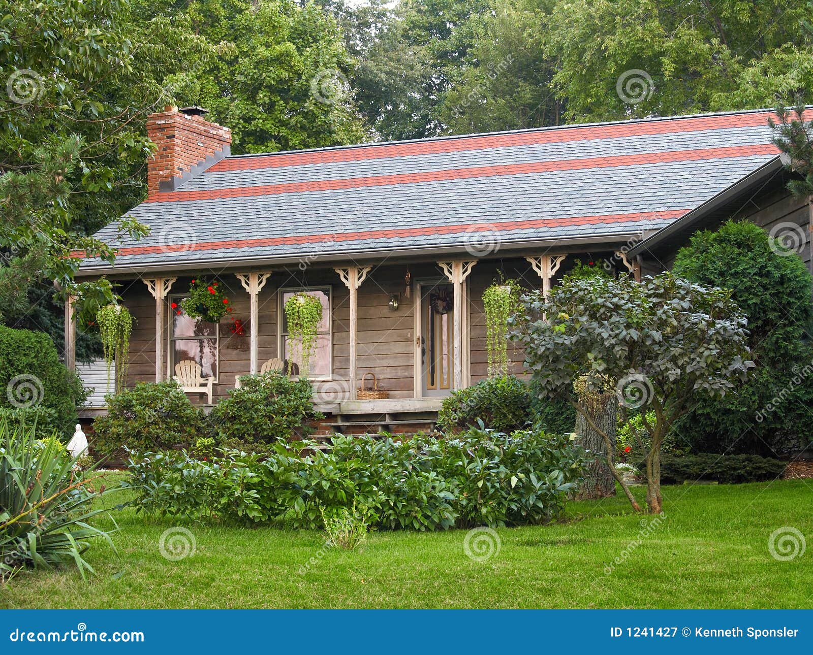 Clapboard house stock image. Image of evergreen, landscaping 1241427