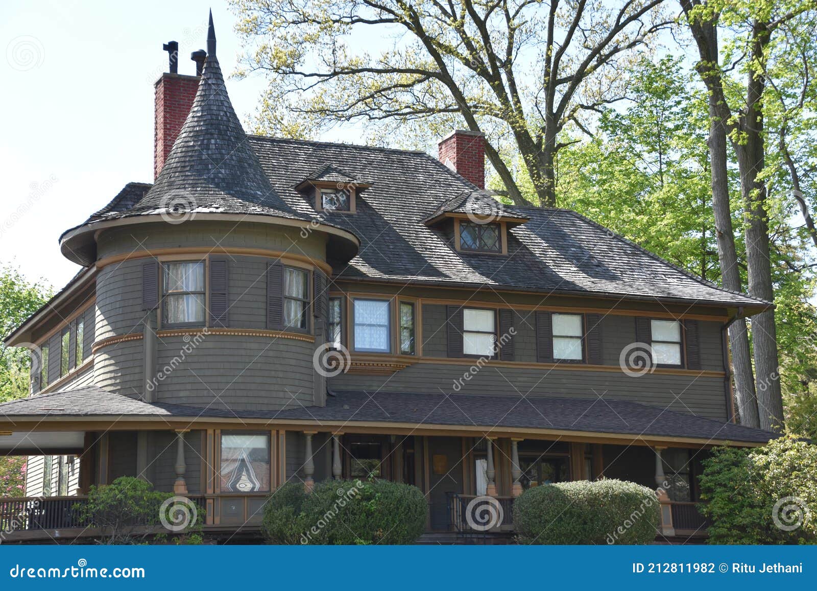 Craftsman Style with Queen Anne Features - Your Historic House, image size:1600x1157