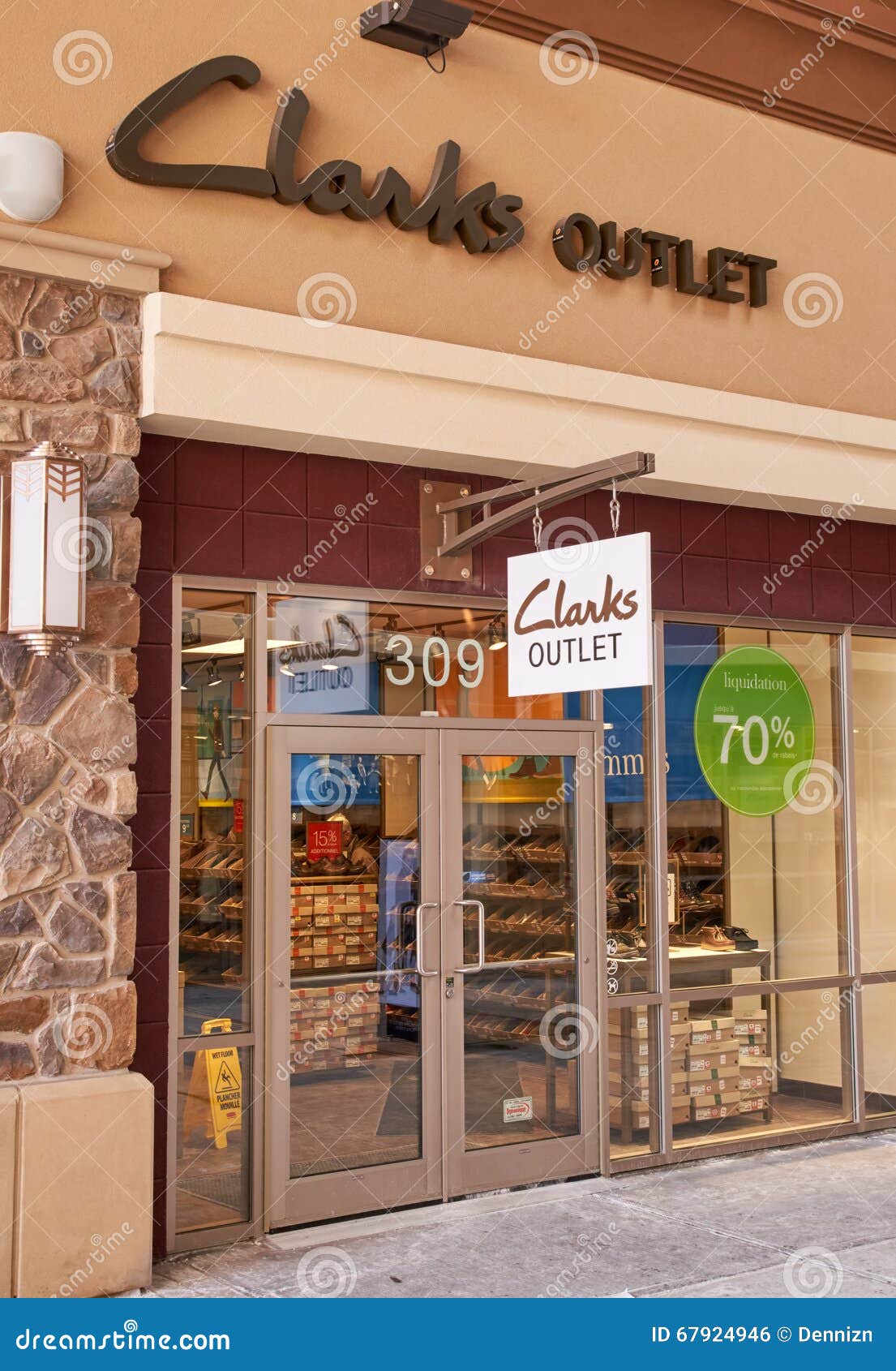 clarks outlet store locations canada