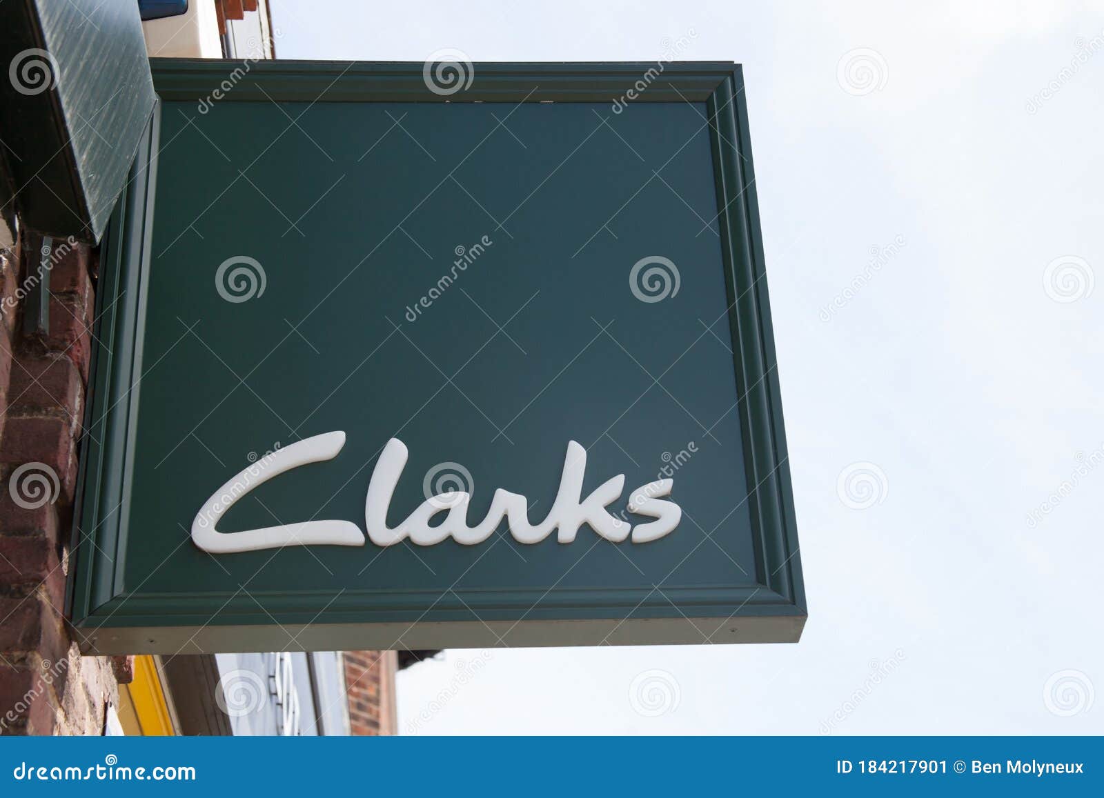 clarks mcarthur glen