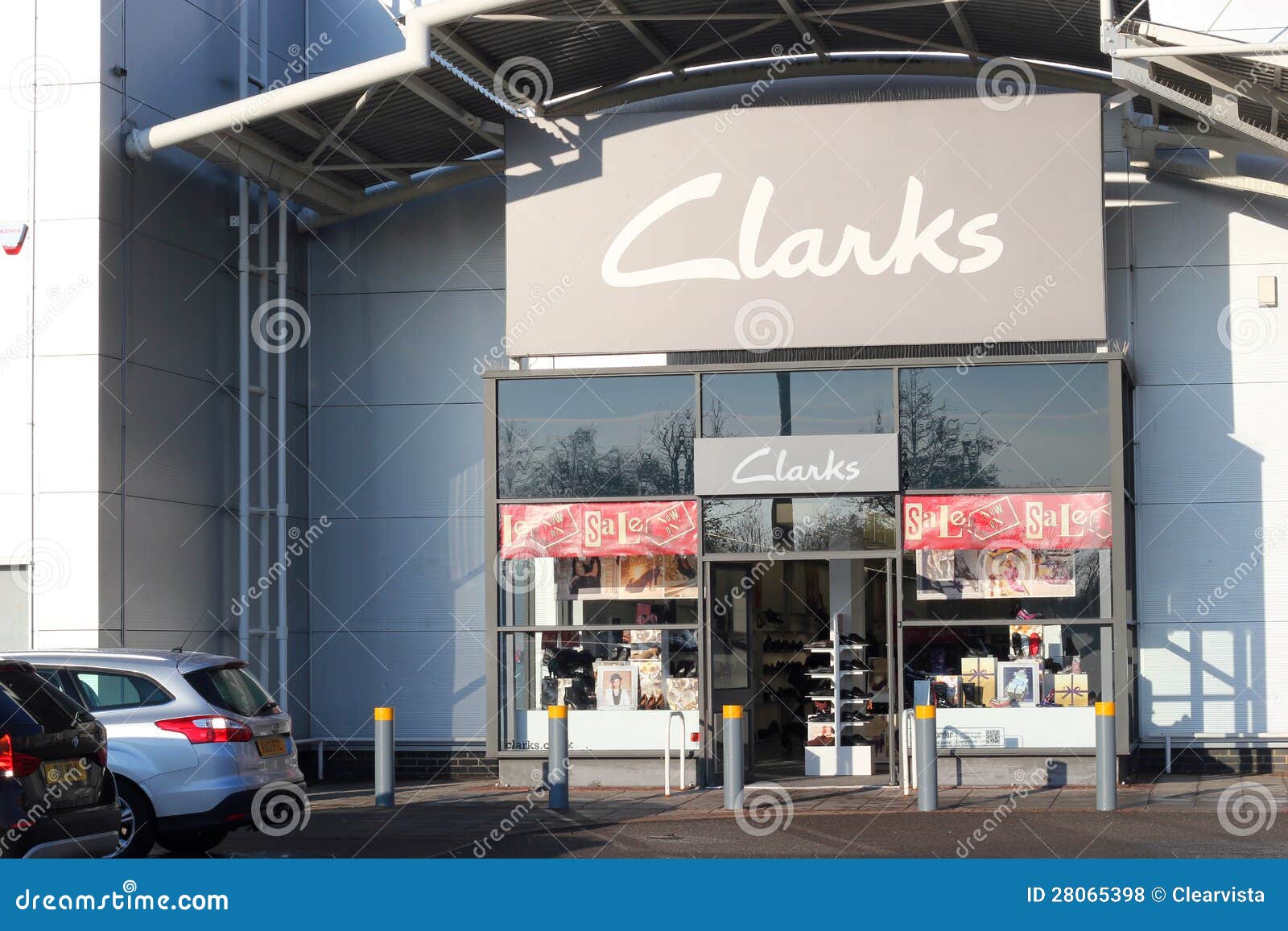 clarks shoes retailers uk