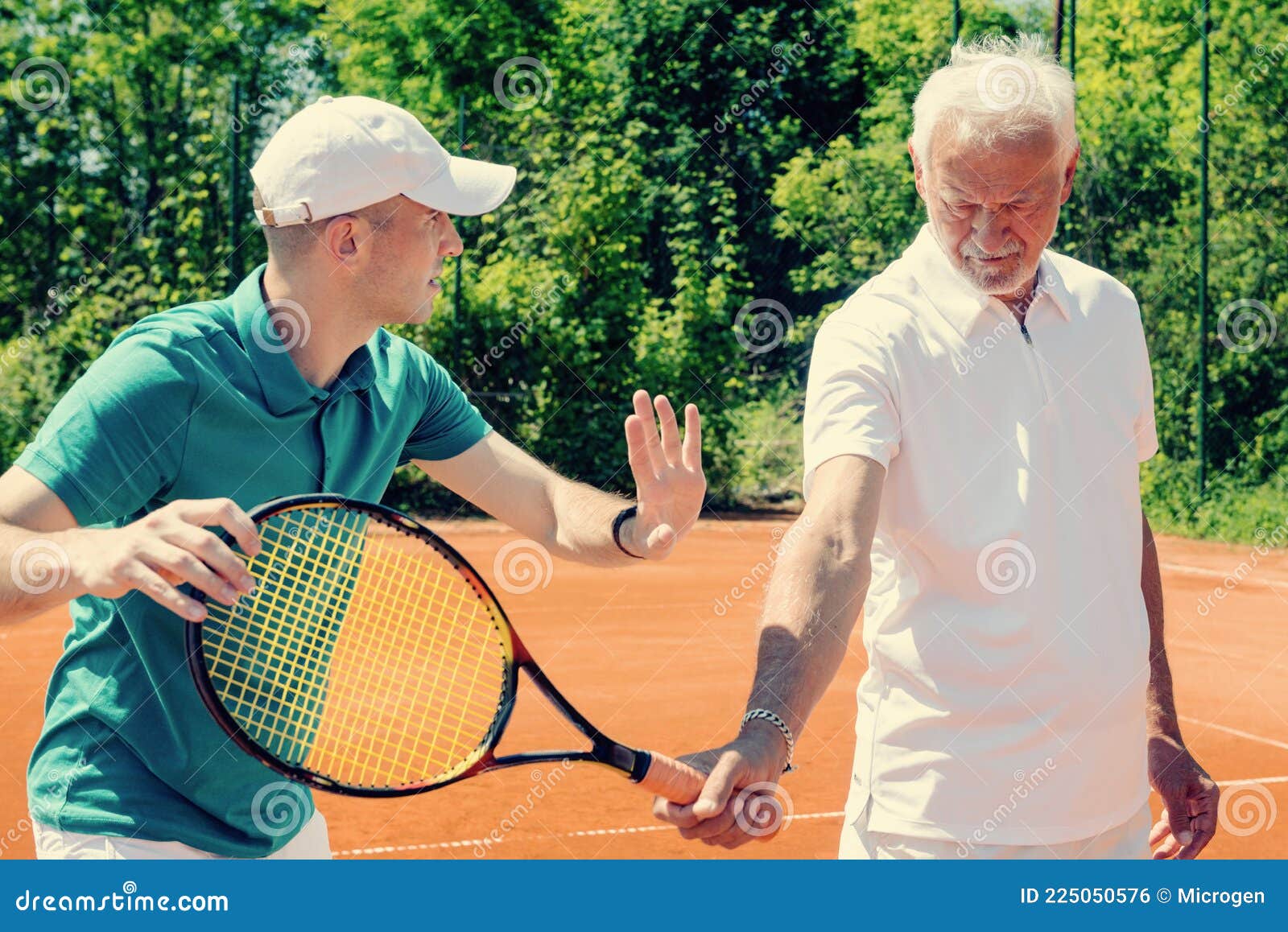 Clase De Tenis Para Adultos Mayores Foto de archivo - de hombres, consciente: 225050576