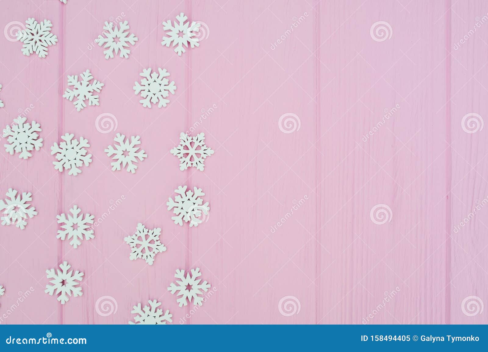 Clases De Navidad Blanca Con Flechas De Nieve En Fondo Rosa De Madera Con Lugar Para Tu Texto. Fondo De Pantalla De Navidad. Puest Imagen de archivo - Imagen de feliz, partido: Clases De Navidad Blanca Con Flechas De Nieve En Fondo Rosa De Madera Con Lugar Para Tu Texto. Fondo De Pantalla De Navidad. Puest Imagen de archivo - Imagen de feliz, partido: