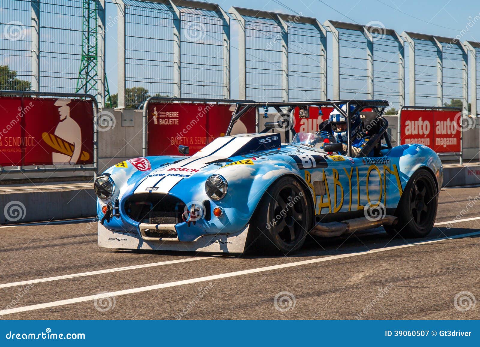 Classic AC Cobra race car editorial photography. Image of kadett - 39060507