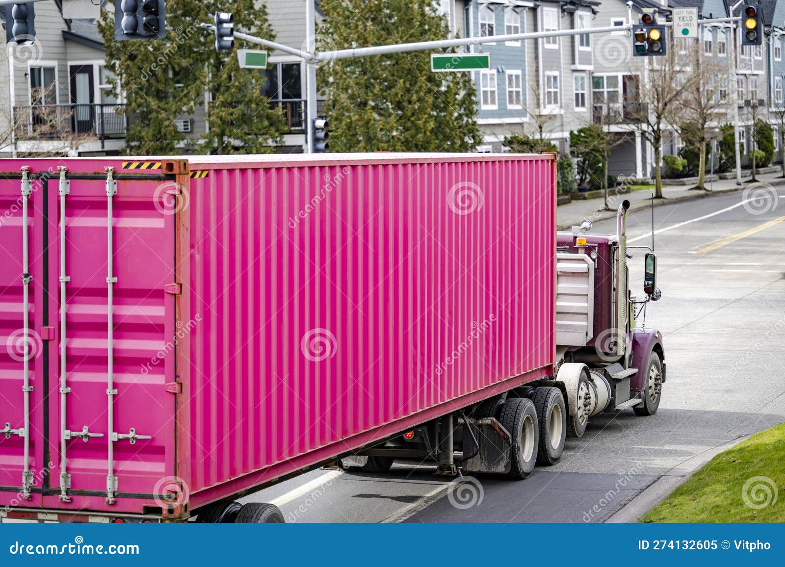 https://thumbs.dreamstime.com/z/classic-big-rig-day-cab-semi-truck-tractor-transporting-bright-pink-container-trailer-driving-urban-city-street-burgundy-274132605.jpg