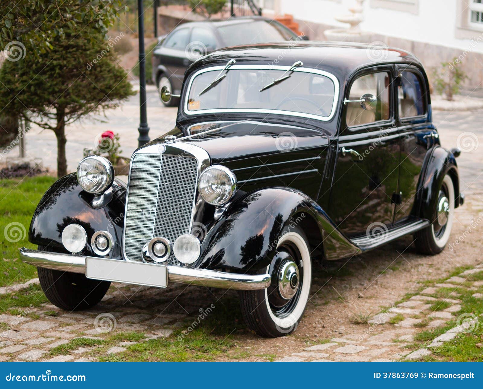 Classic Car in a park stock image. Image of cars, elegance 37863769