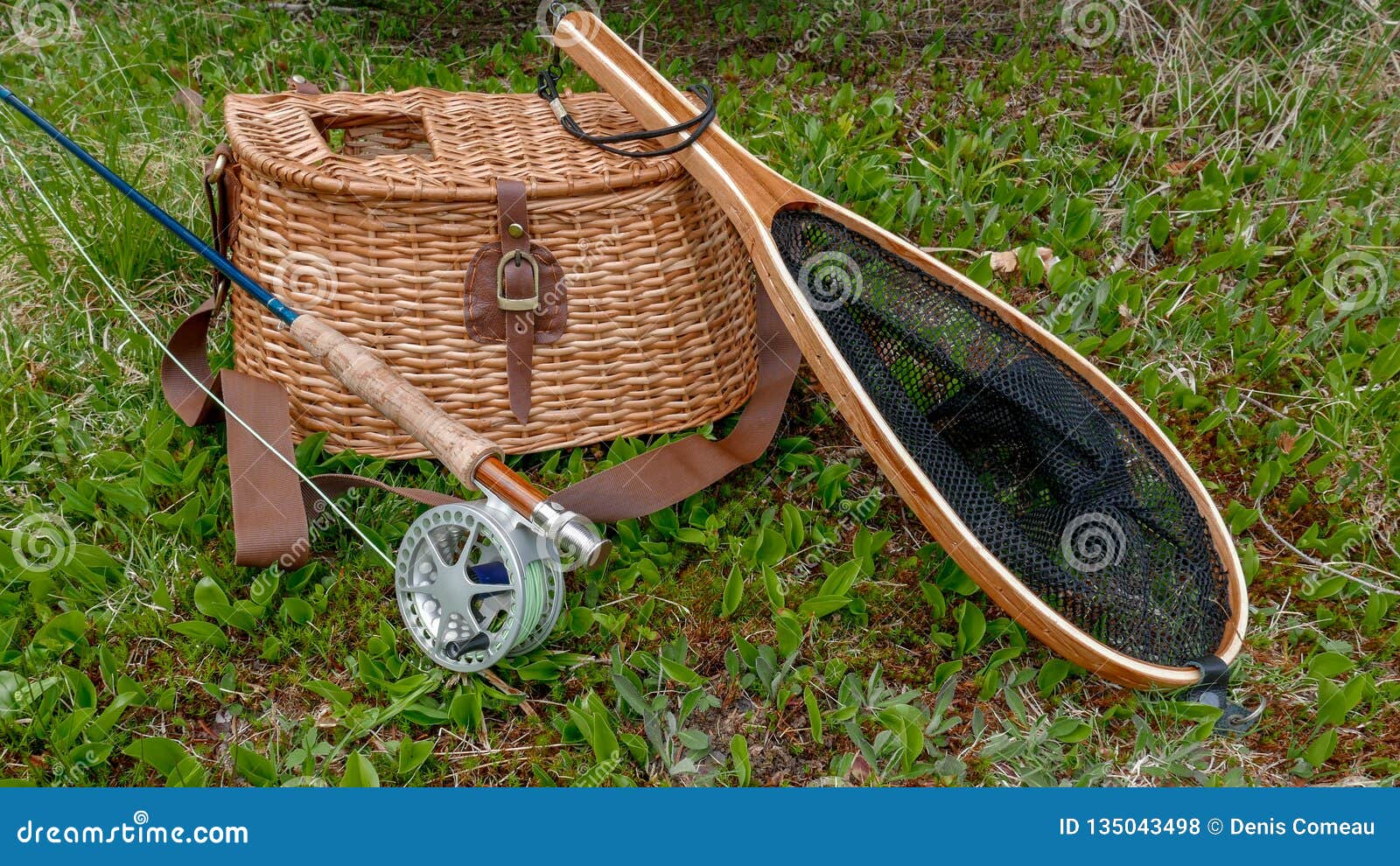 https://thumbs.dreamstime.com/z/classic-fly-fishing-tackle-including-rod-reel-creel-landing-net-rustic-135043498.jpg