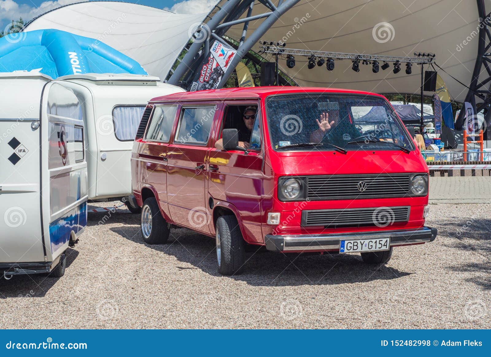 Laag Verslaving Vriendelijkheid Classic VW Transporter As a Camper Editorial Stock Photo - Image of grill,  history: 152482998