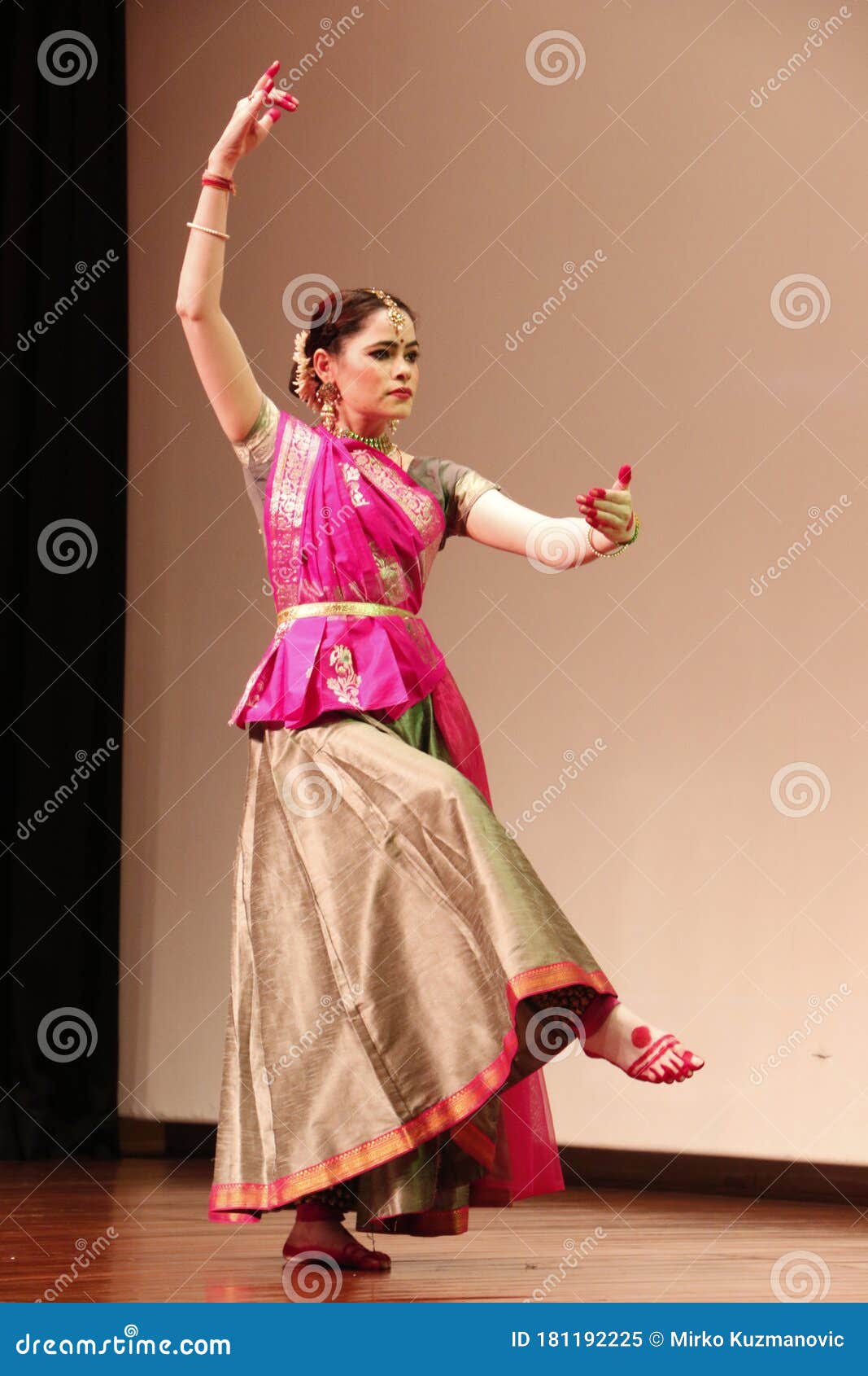 Classical Indian Kathak Dance Performance in New Delhi, India ...