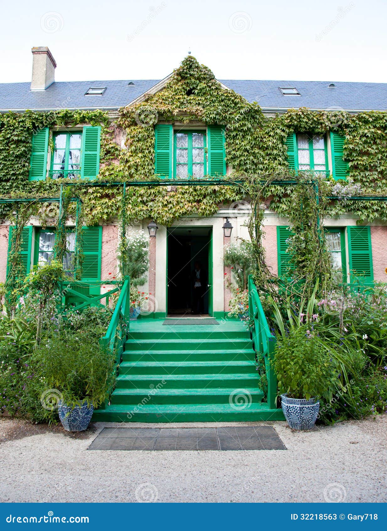 Claude Und haus Nahe Paris Stockbild Bild von dorf