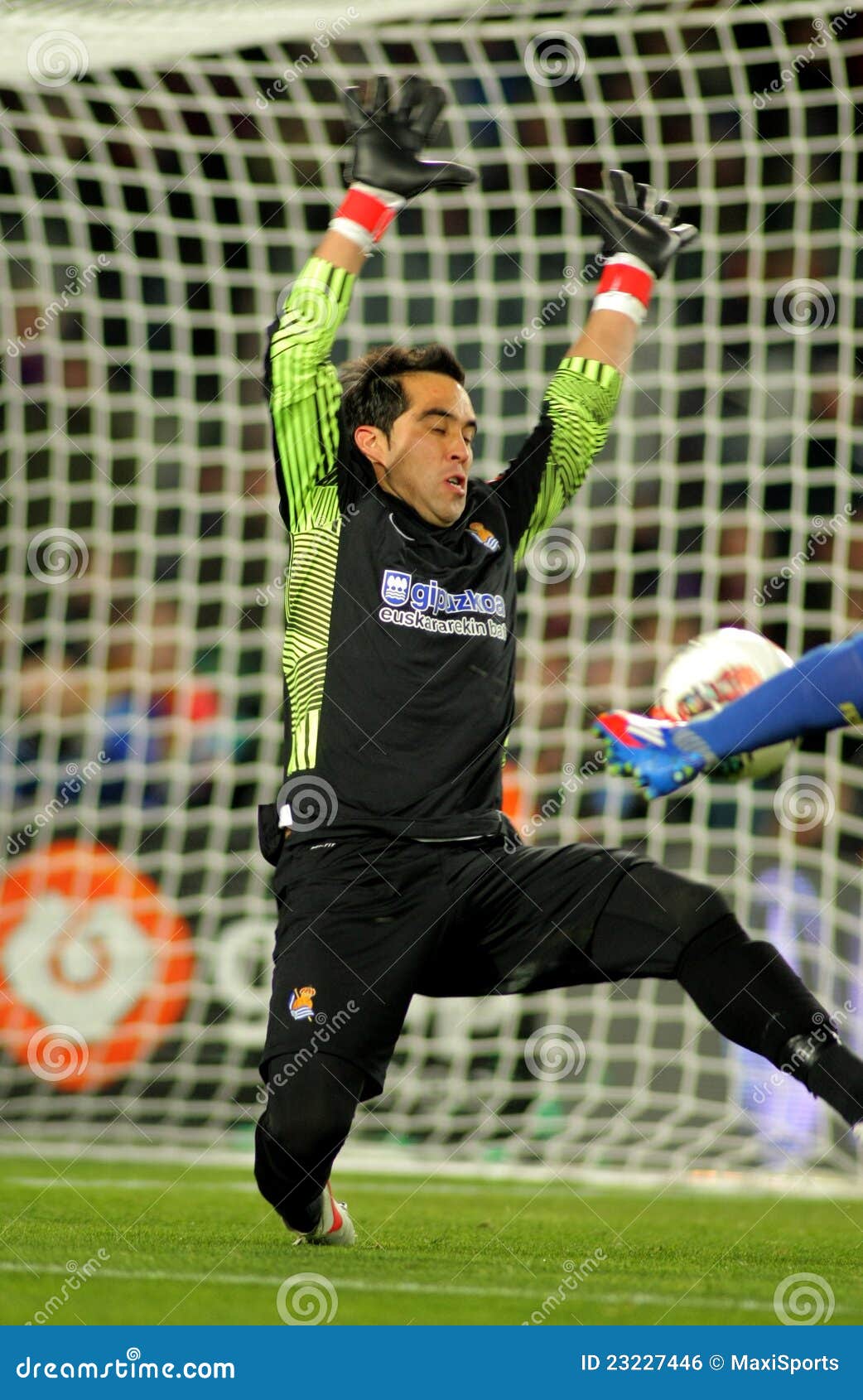 Claudio Bravo Of Real Sociedad Editorial Photo - Image of first, goal ...