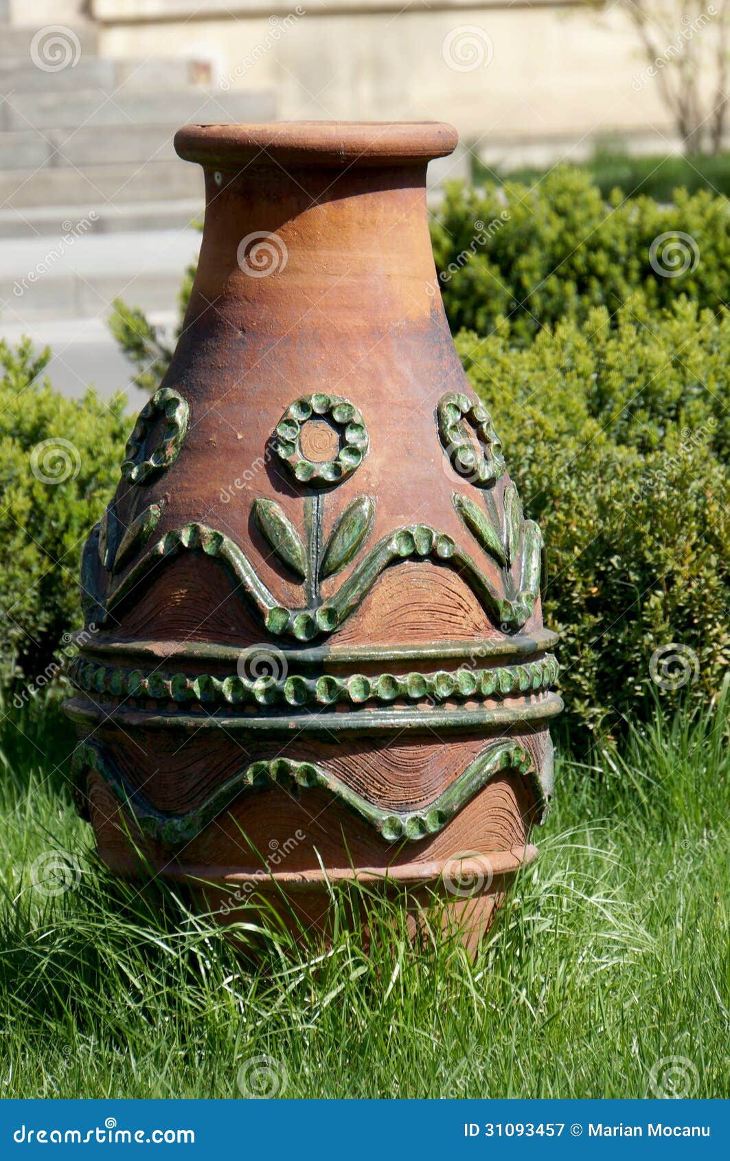 Clay pot in the garden stock image. Image of leaf, grow 31093457