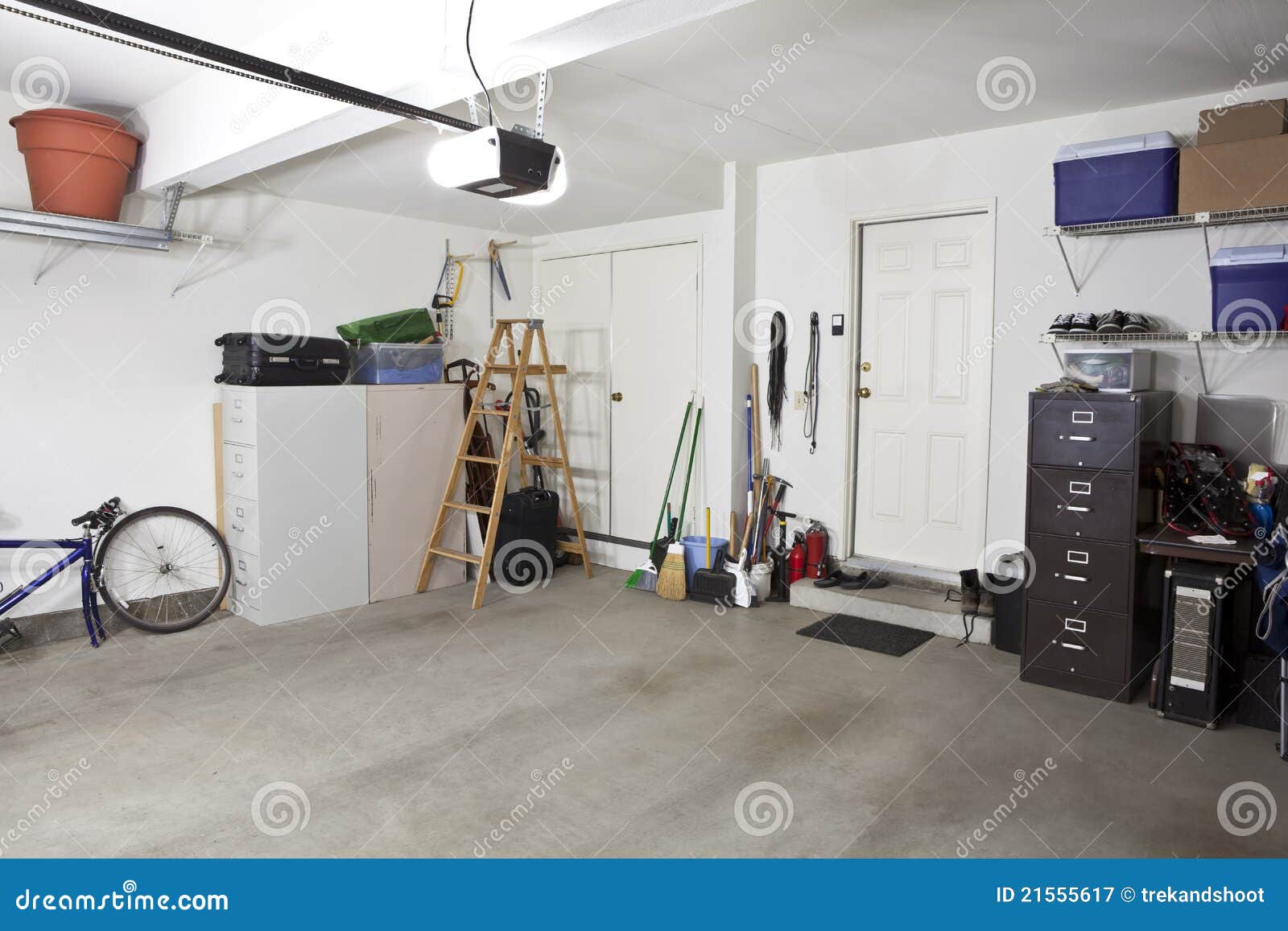 Clean Garage stock image. Image of bike, clean, 21555617